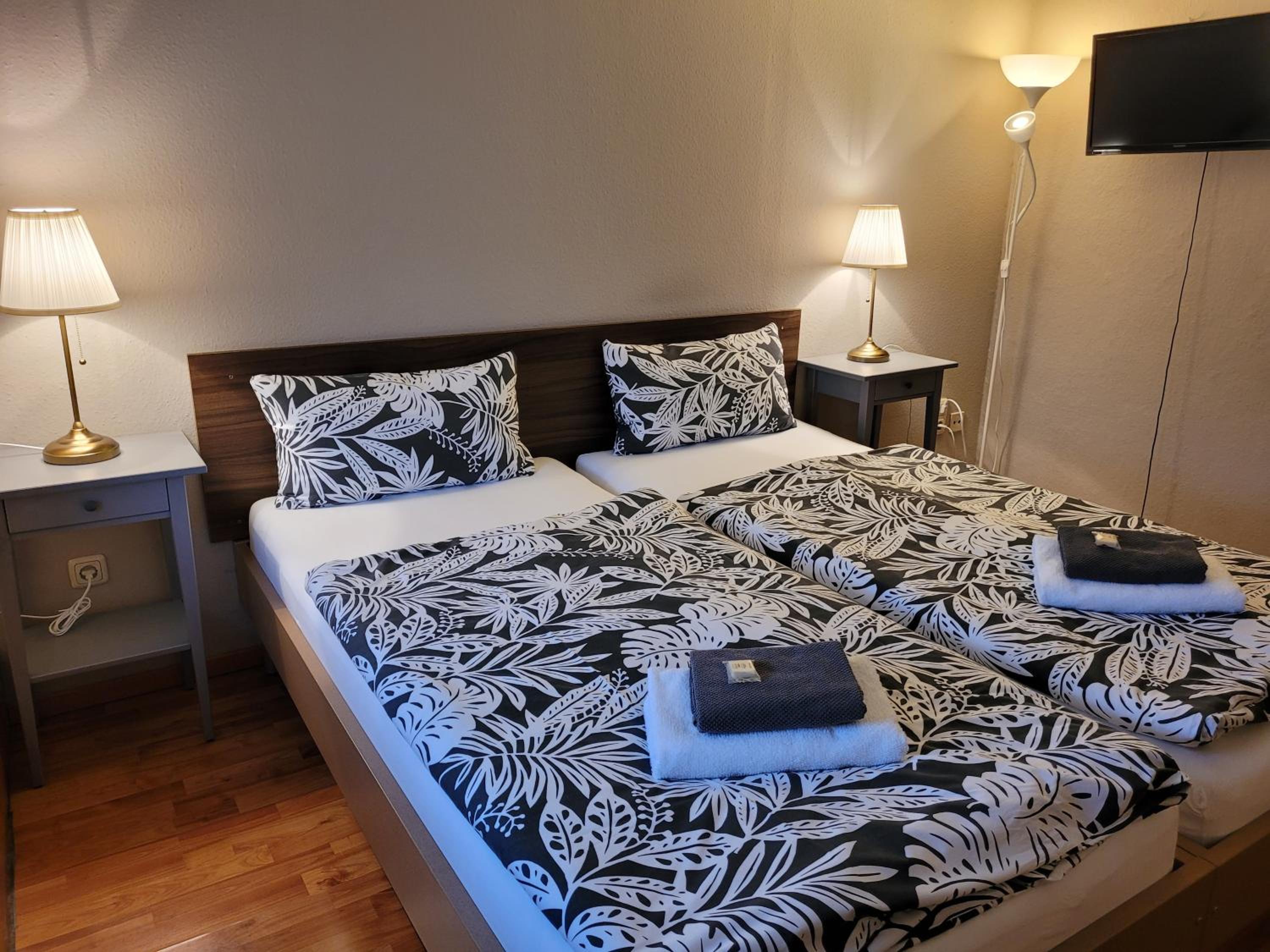 Double Room with Private Bathroom - Photo 15