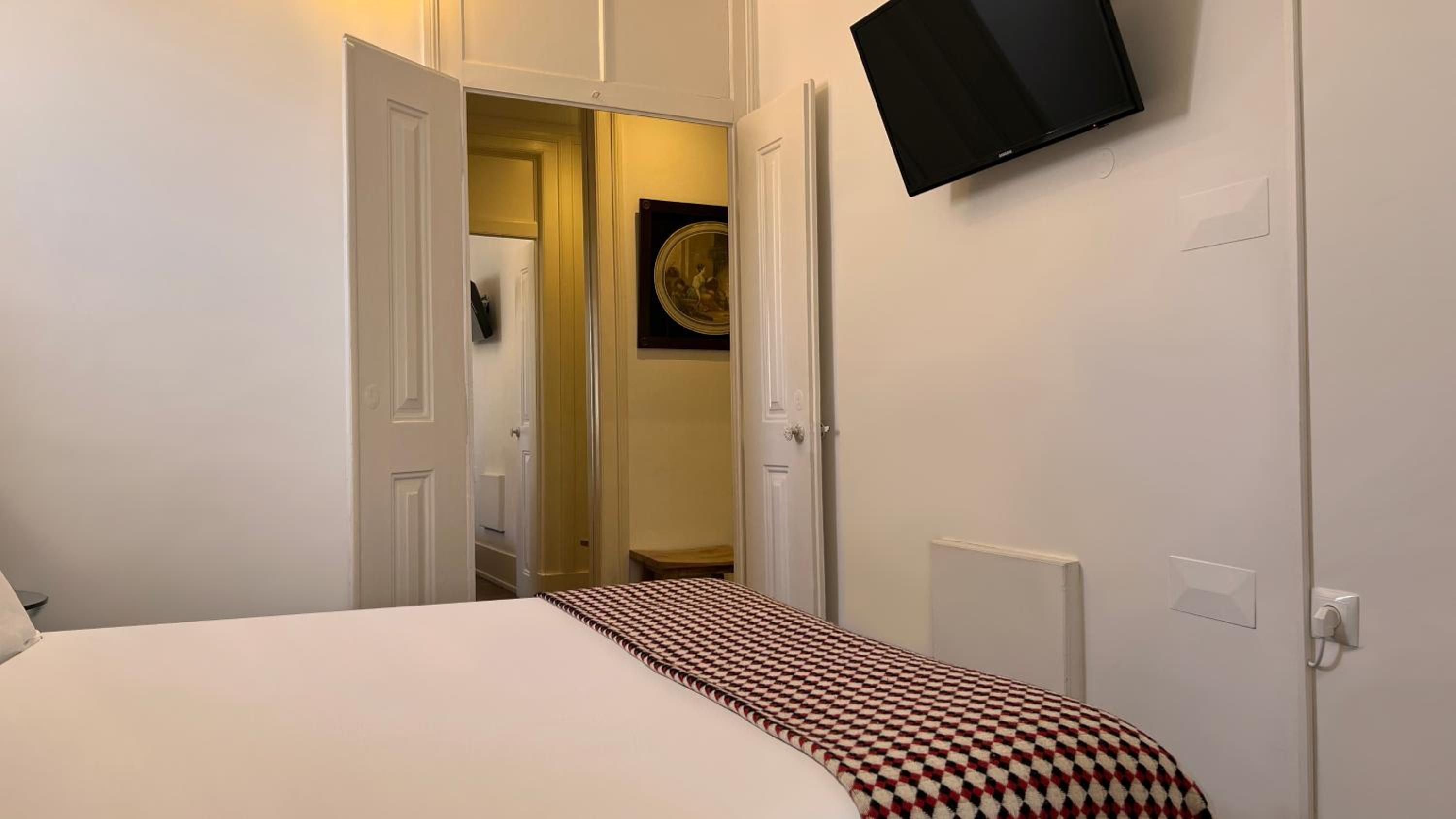Double or Twin Room - Photo 2