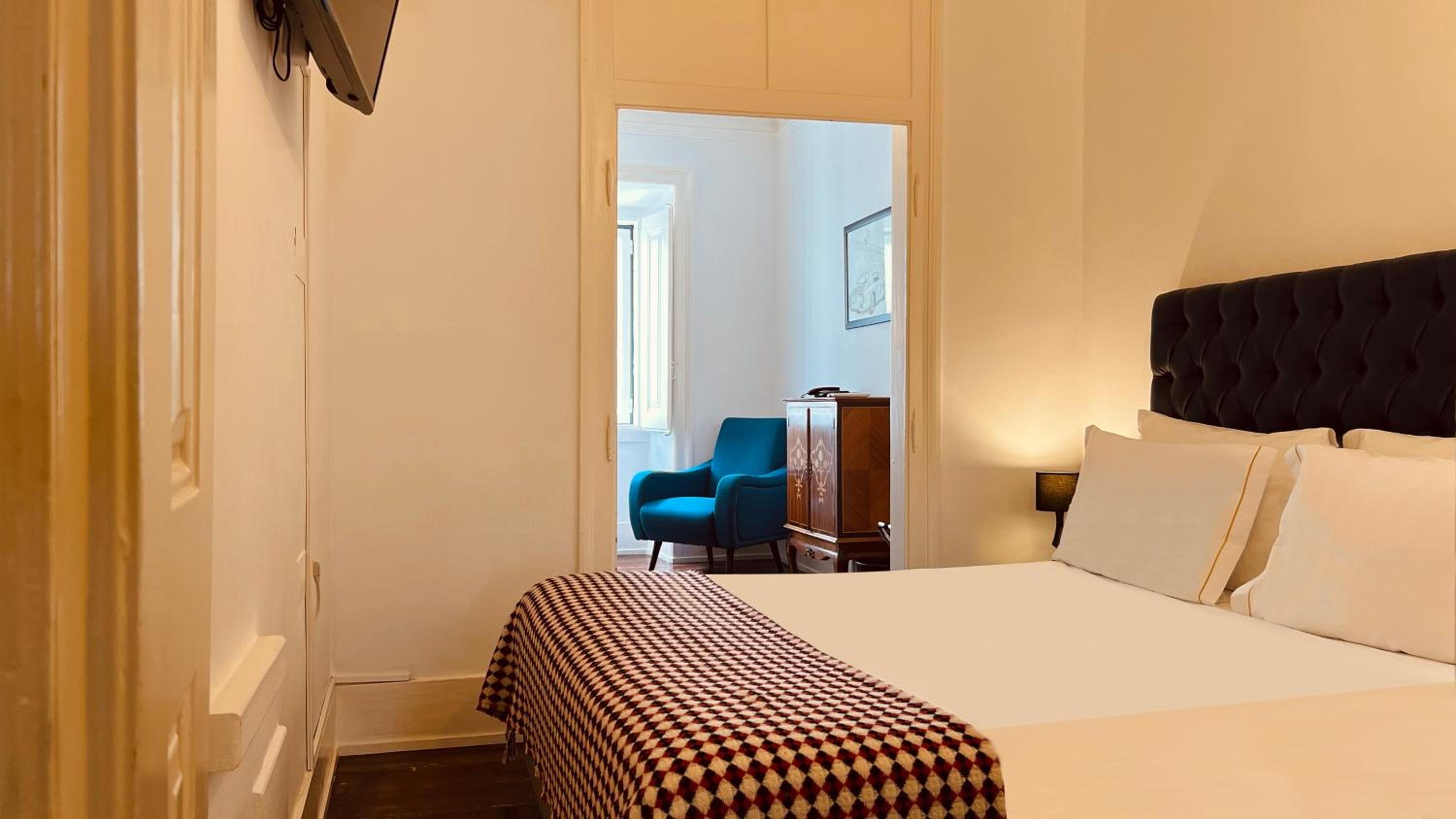 Double or Twin Room - Photo 8