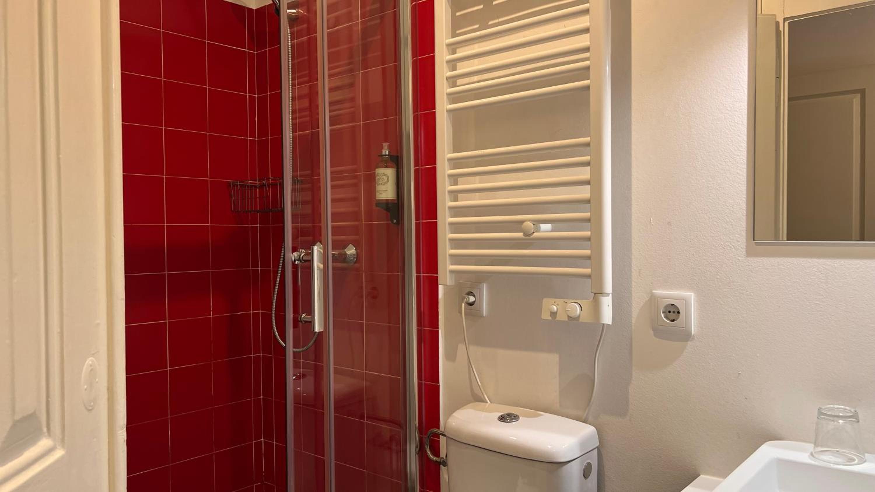 Double or Twin Room - Photo 9