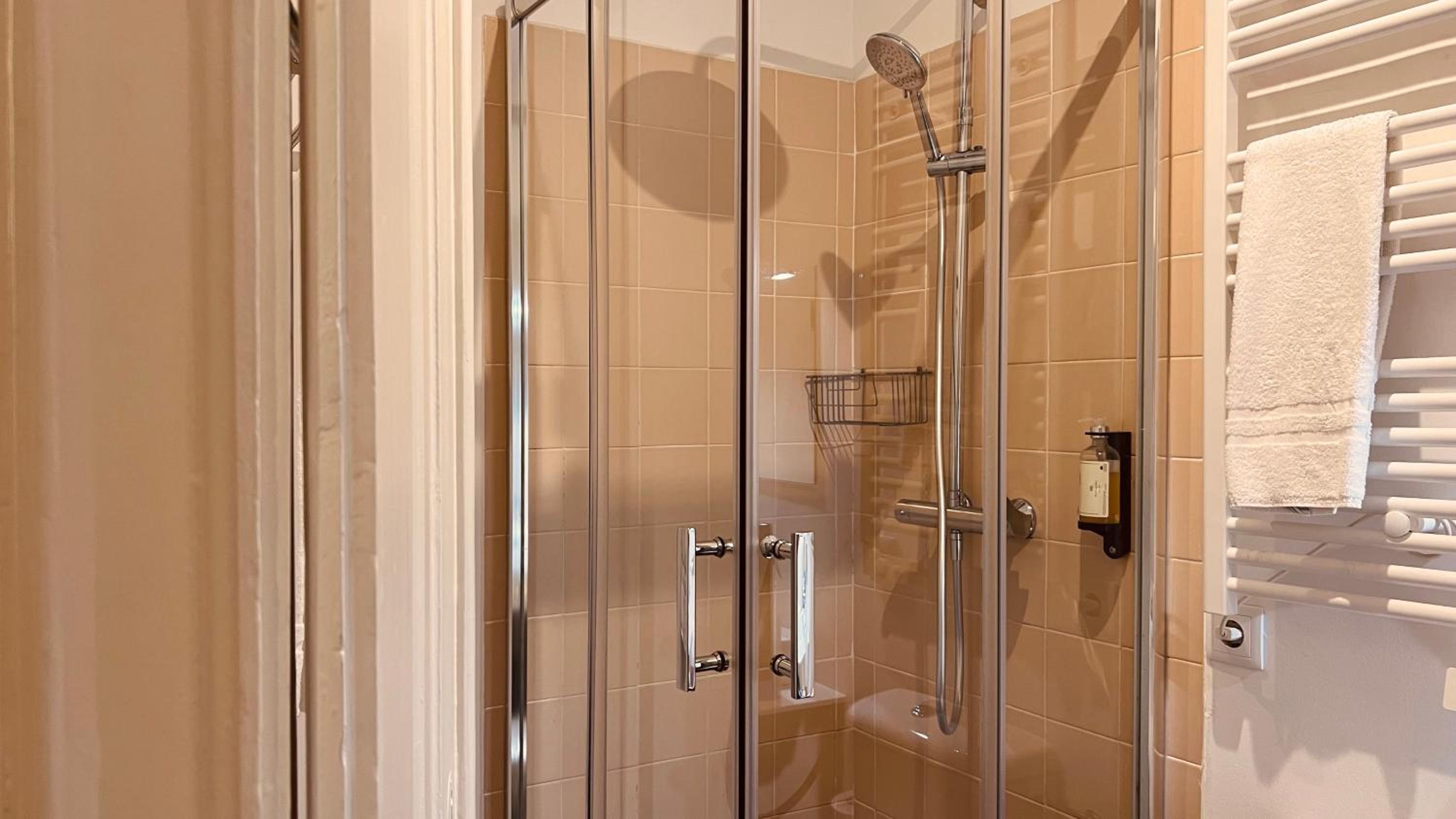 Double or Twin Room - Photo 7