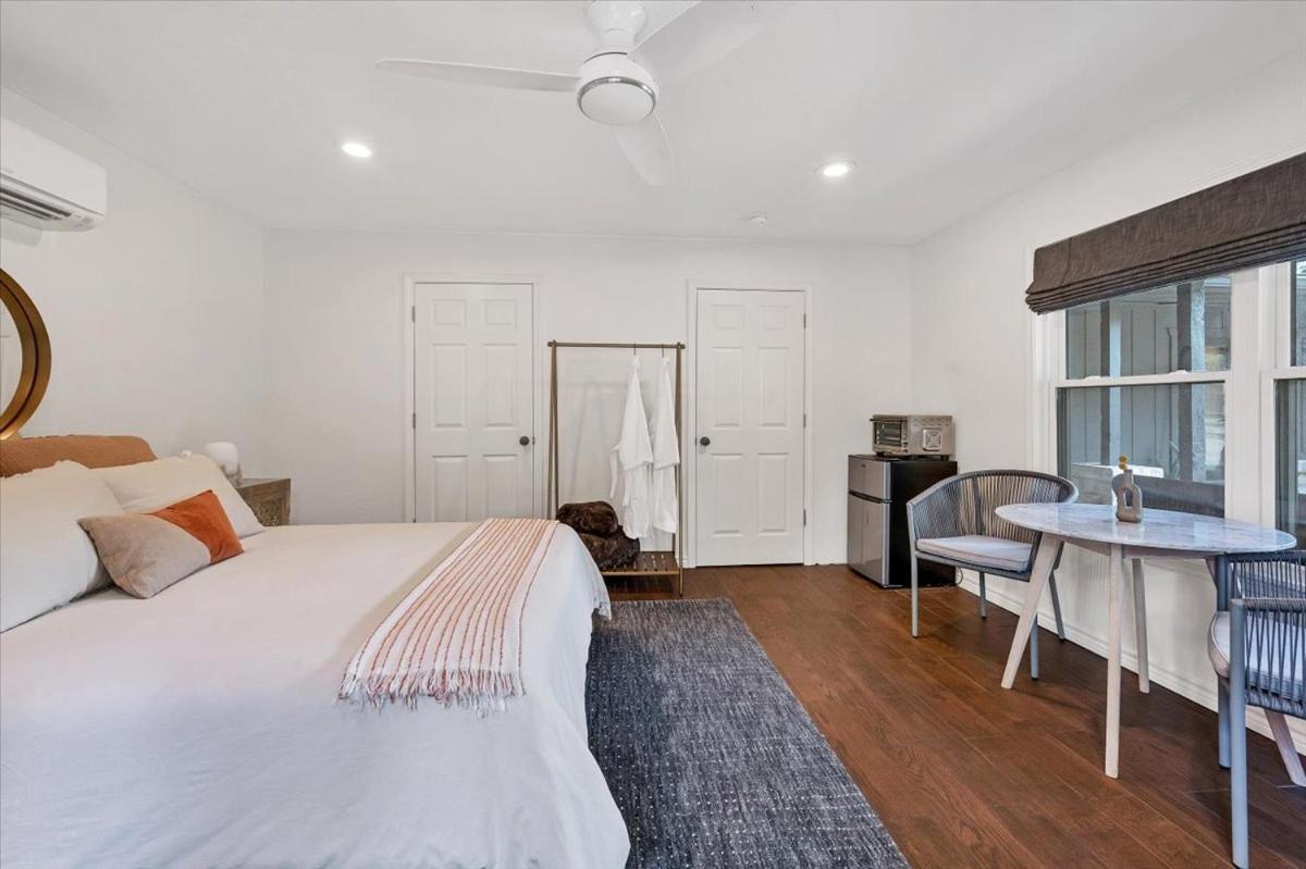 One-Bedroom House photo 2