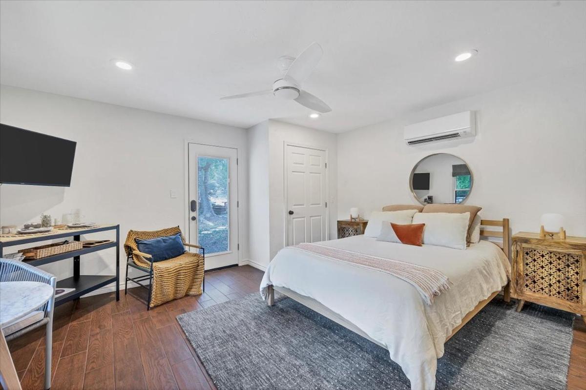 One-Bedroom House photo 3