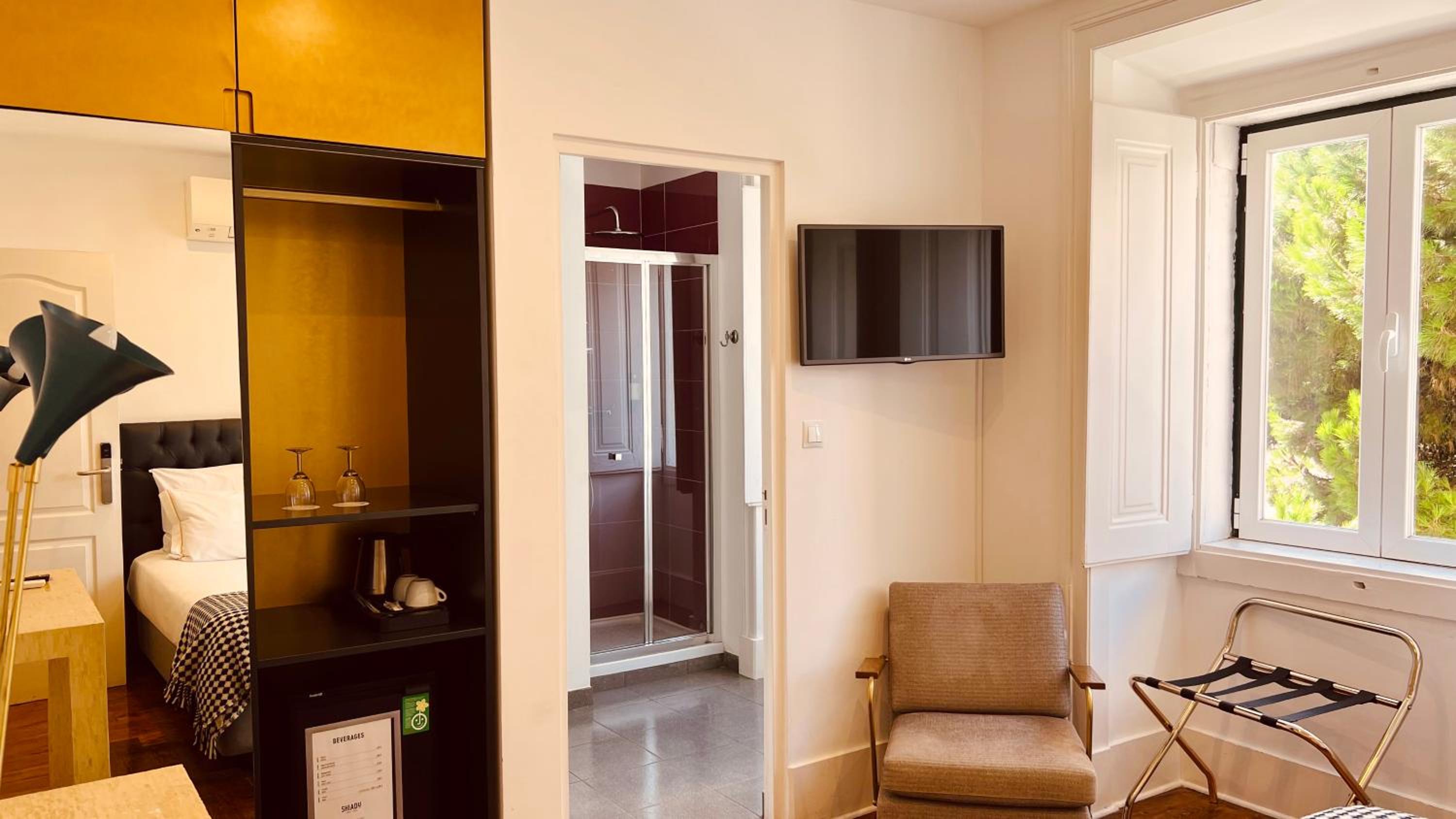 Double Room with City View - Photo 7