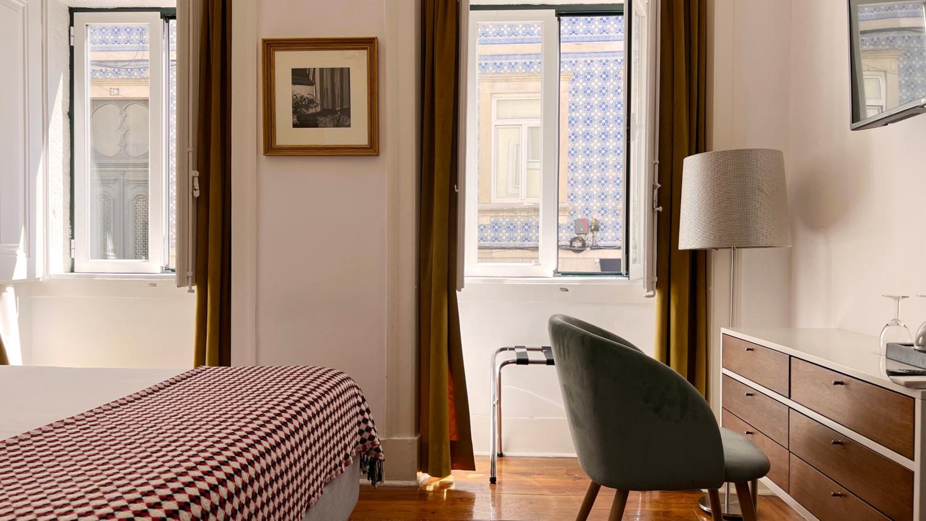 Double Room with City View - Photo 9