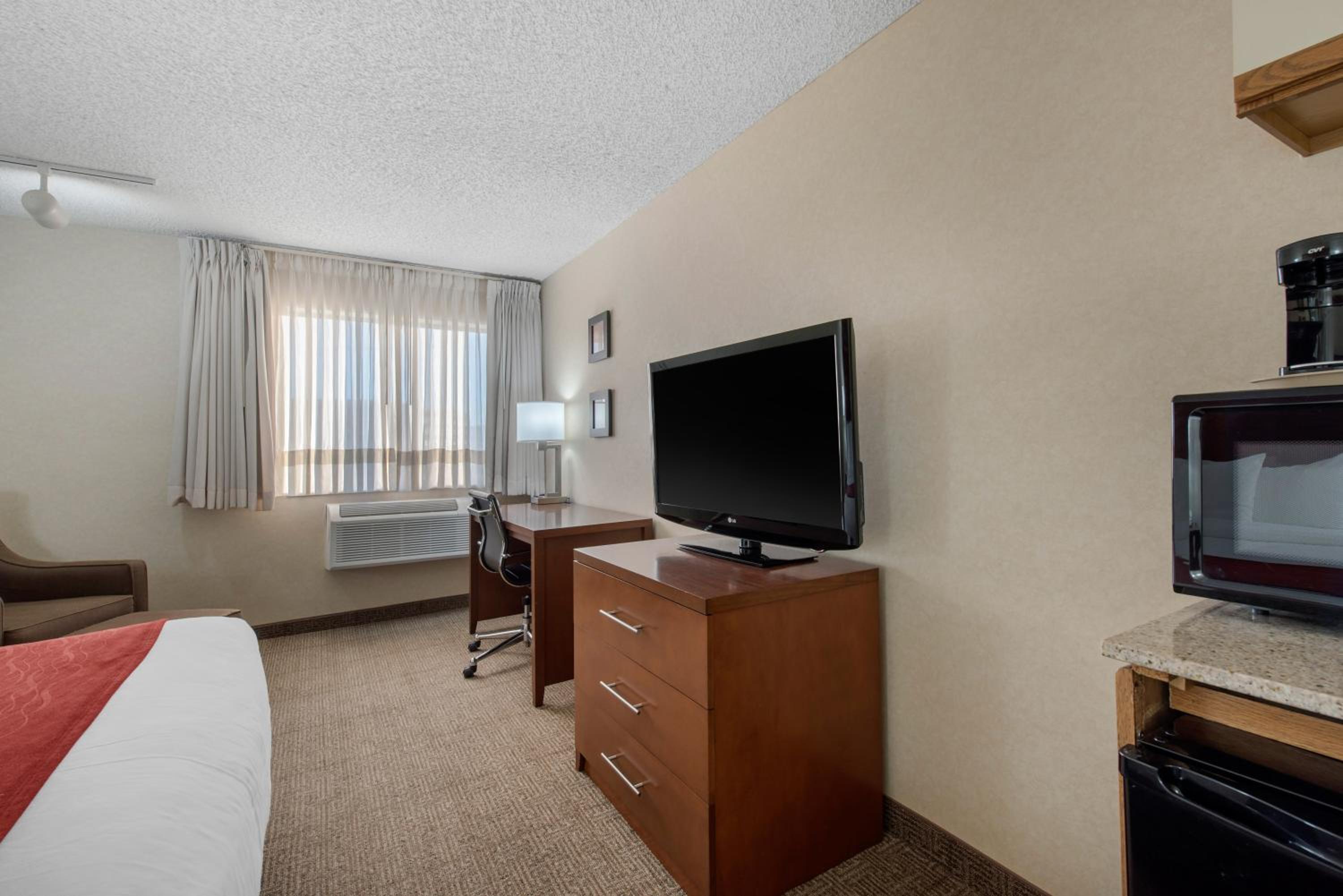 King Room - Non-Smoking - Photo 5