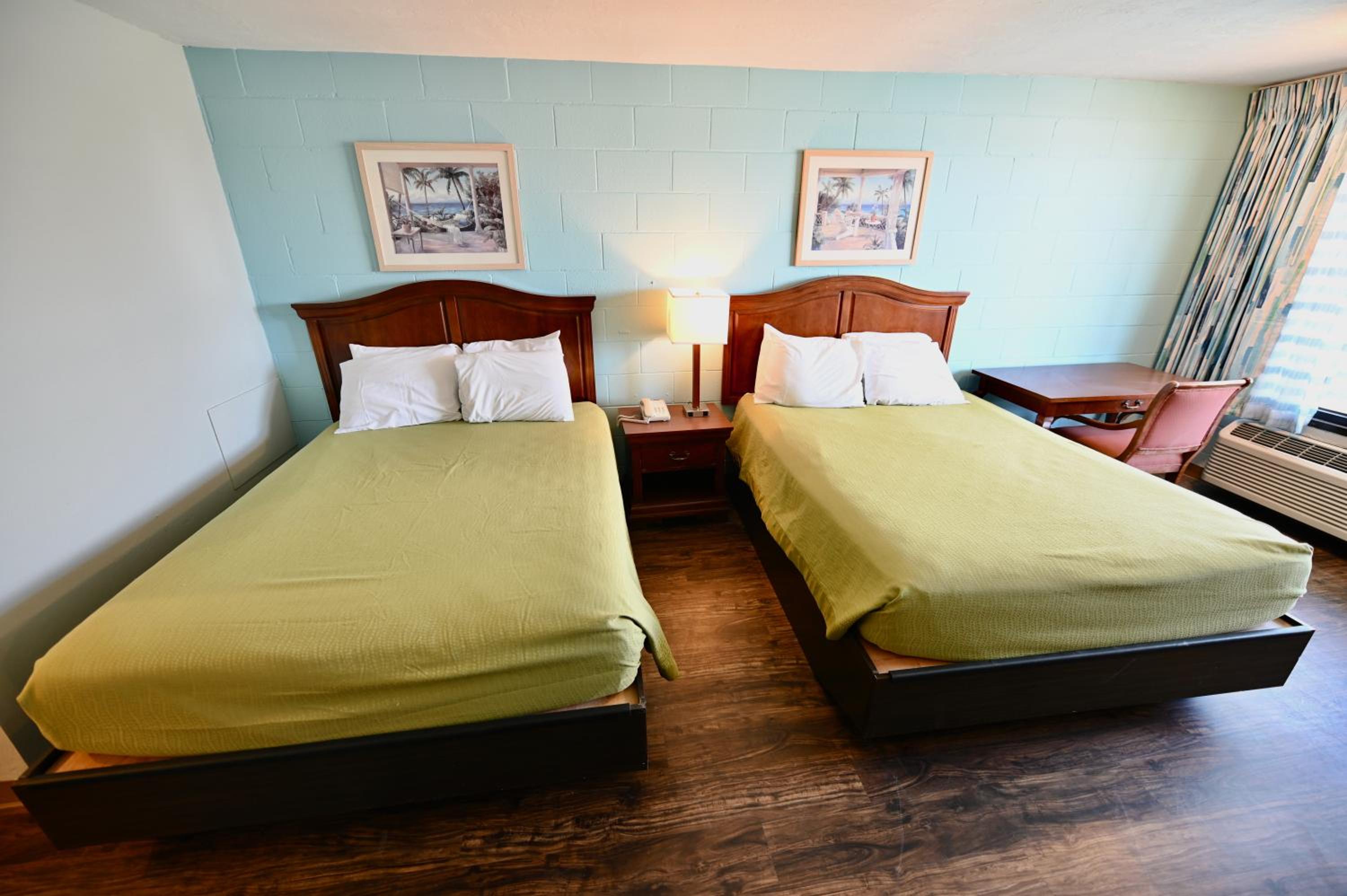 Standard Queen Room photo 2