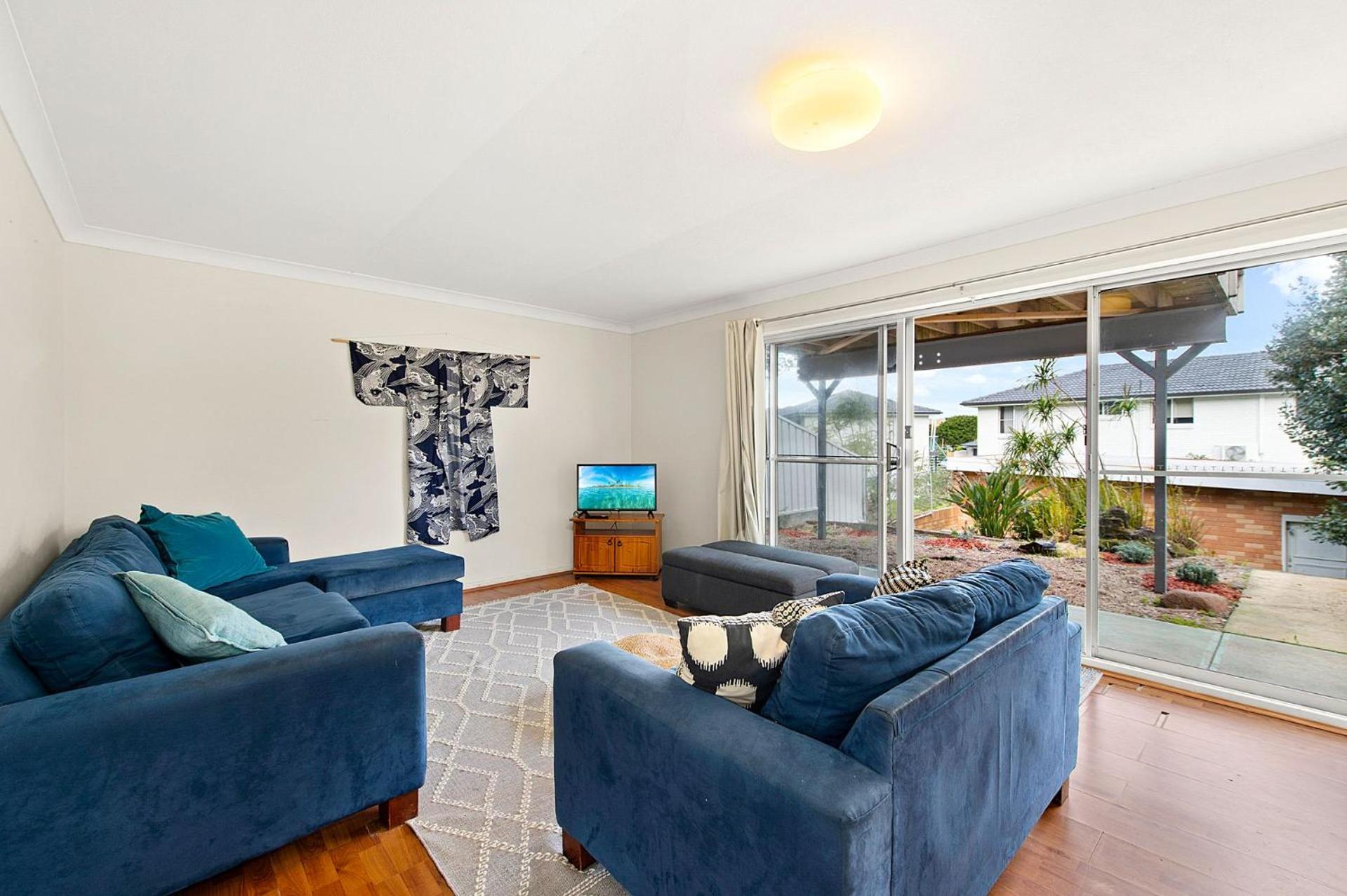 Five-Bedroom House photo 1