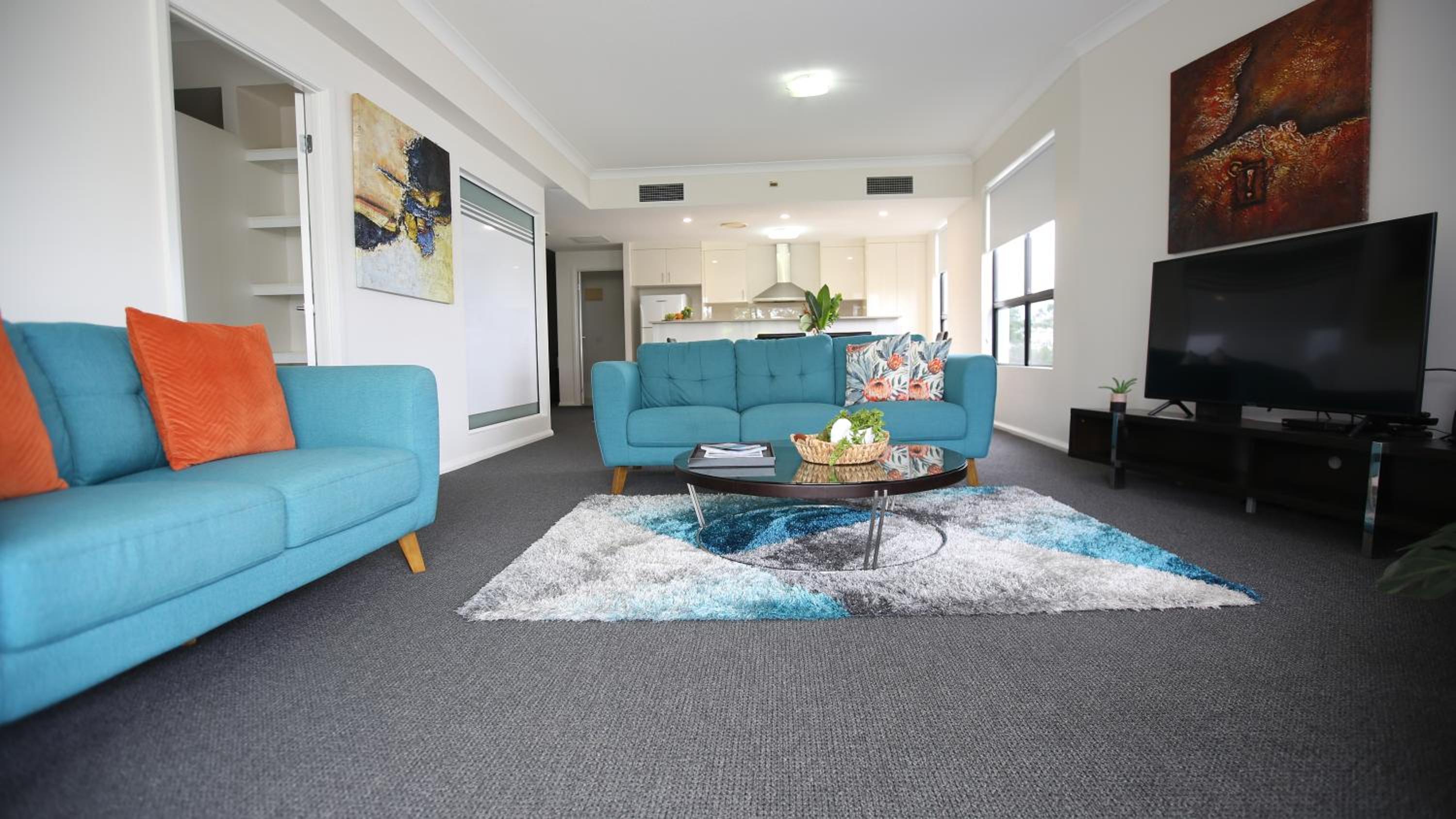 Three-Bedroom Apartment photo 2