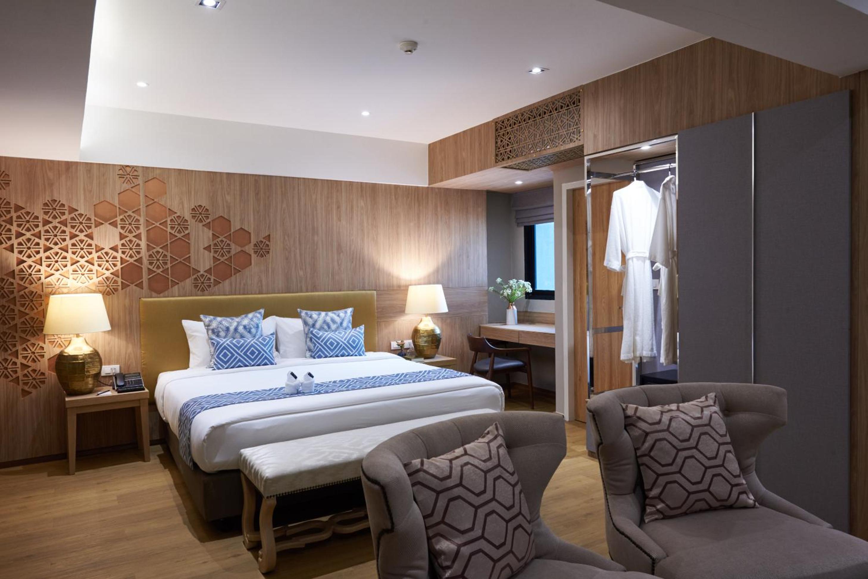 Deluxe King Room photo 2