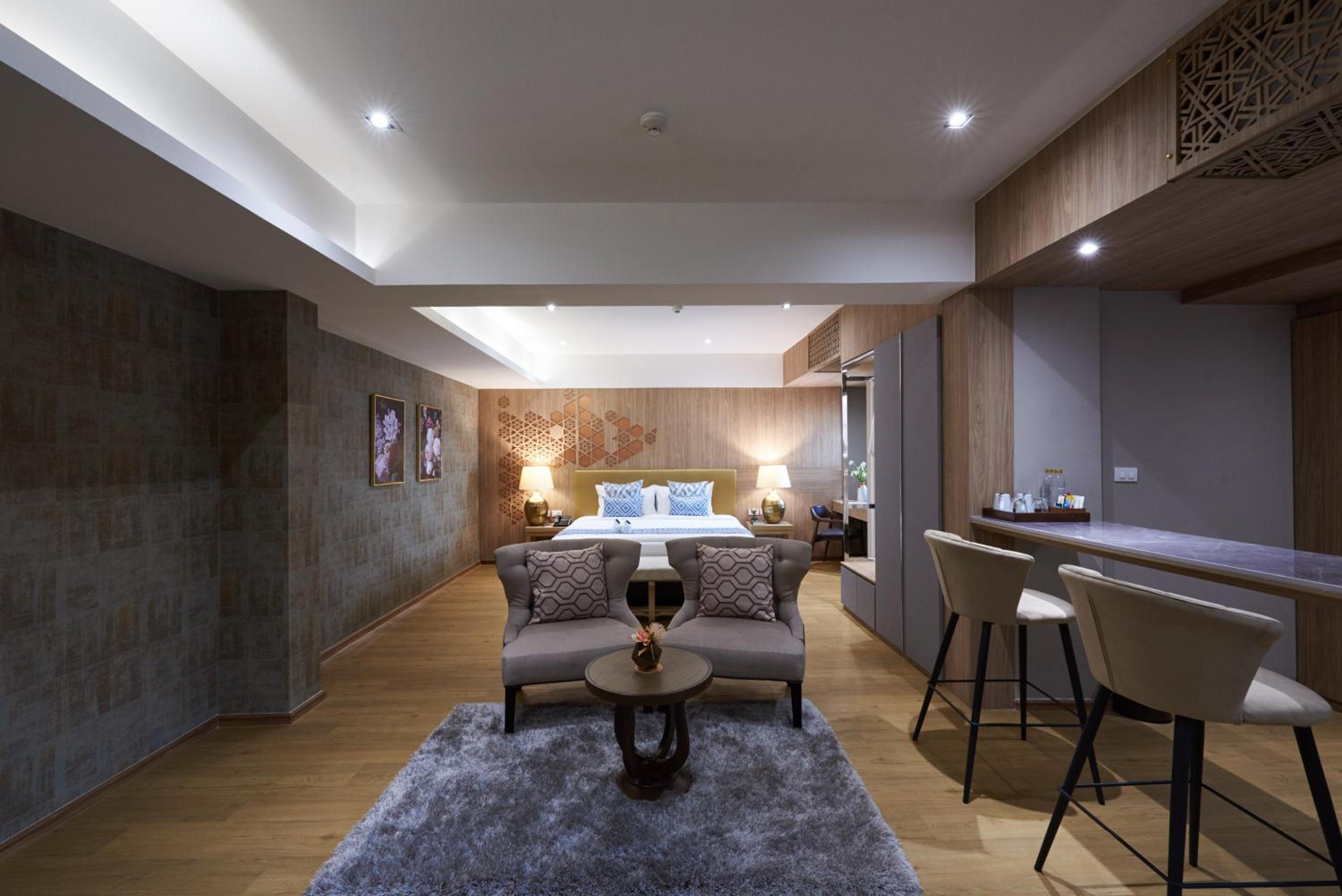 Deluxe King Room photo 3