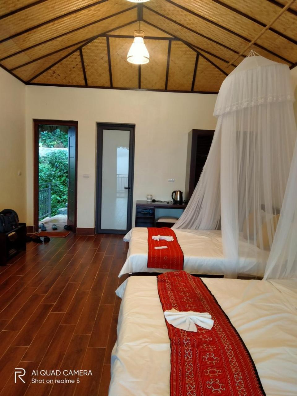 Quadruple Room with Balcony - Photo 8