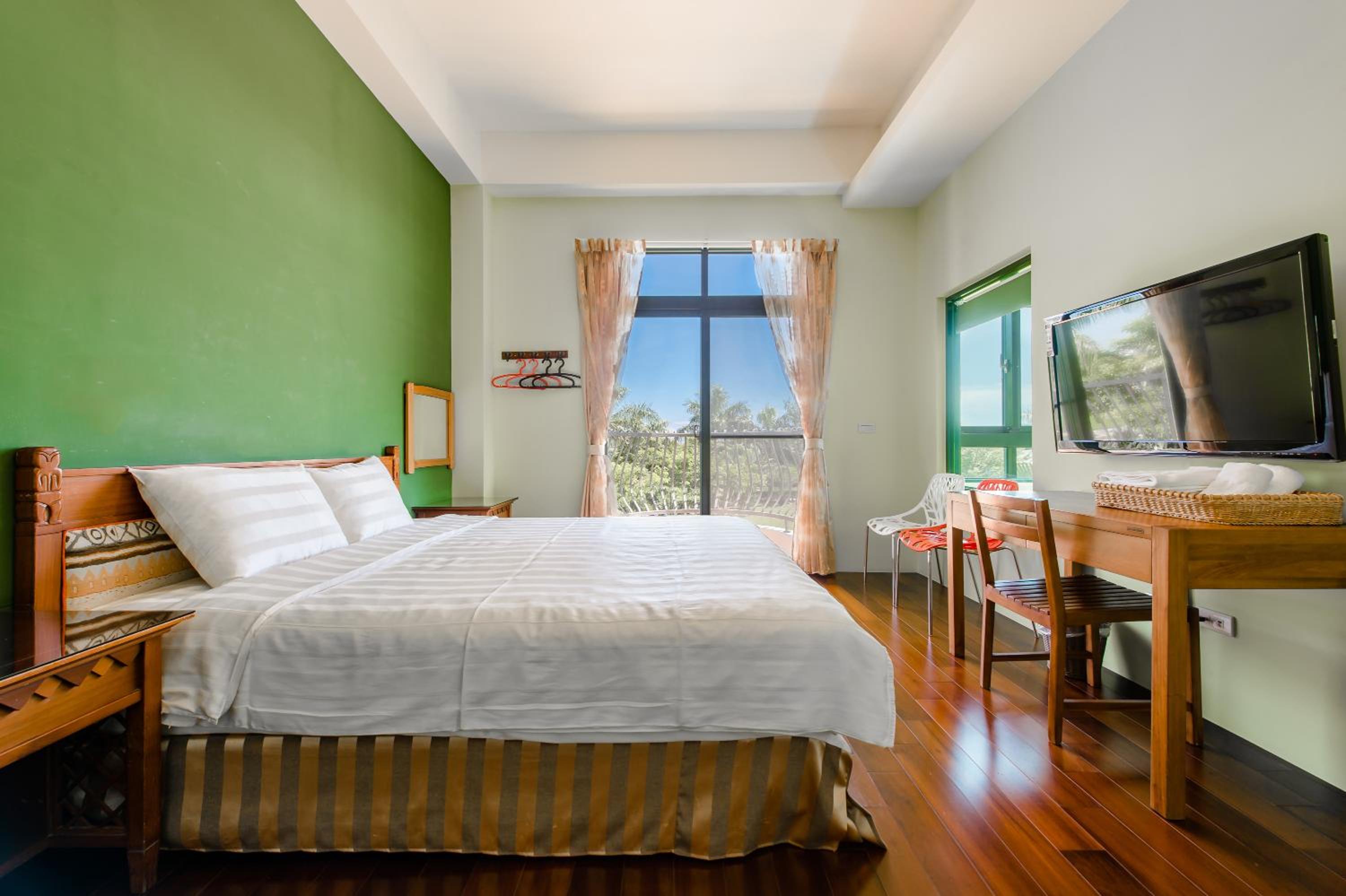 Queen Room with Balcony photo 1