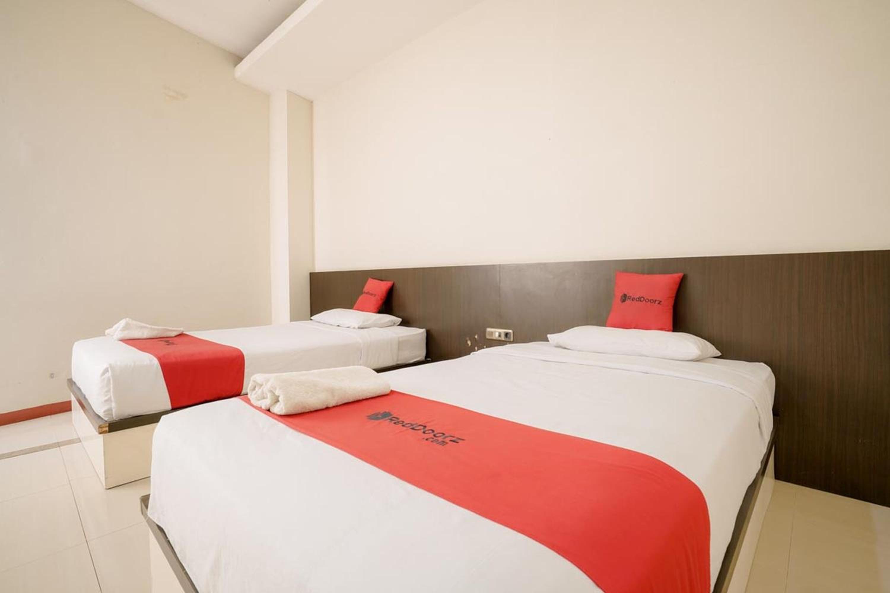 Twin Room - Photo 12