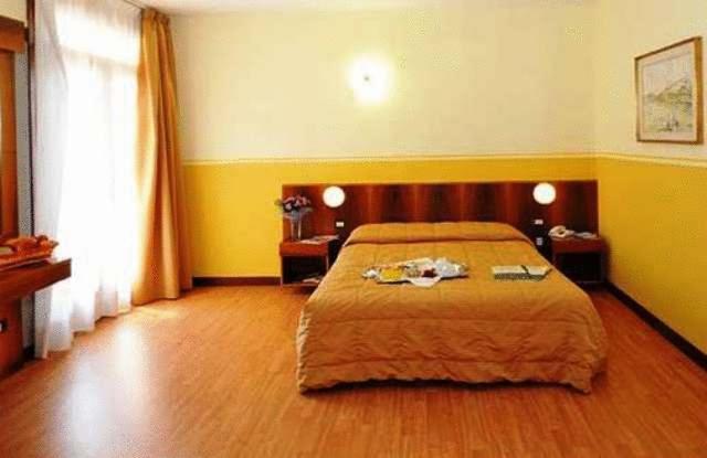Basic Double or Twin Room - Photo 1