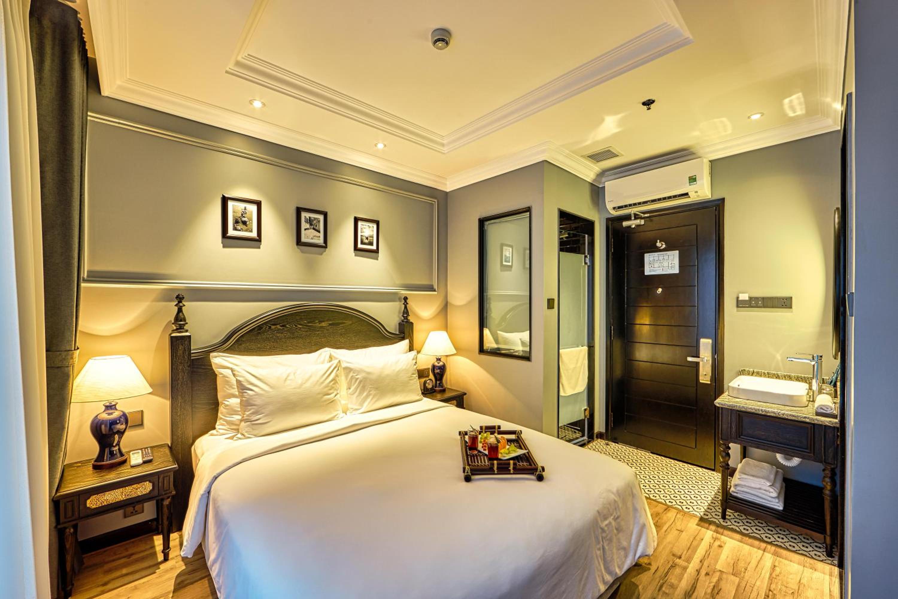 Superior King Room - Photo 1