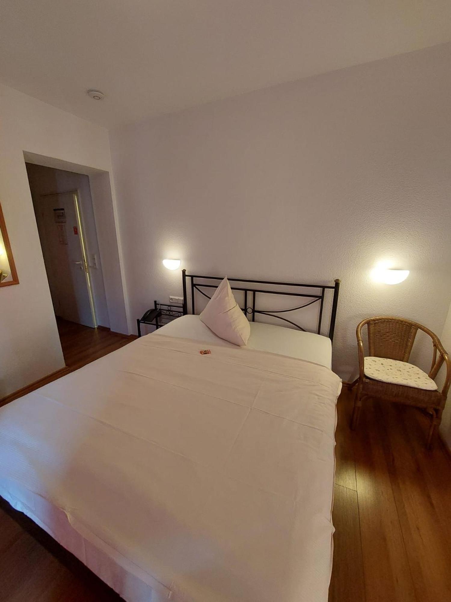 Economy Single Room - Photo 3