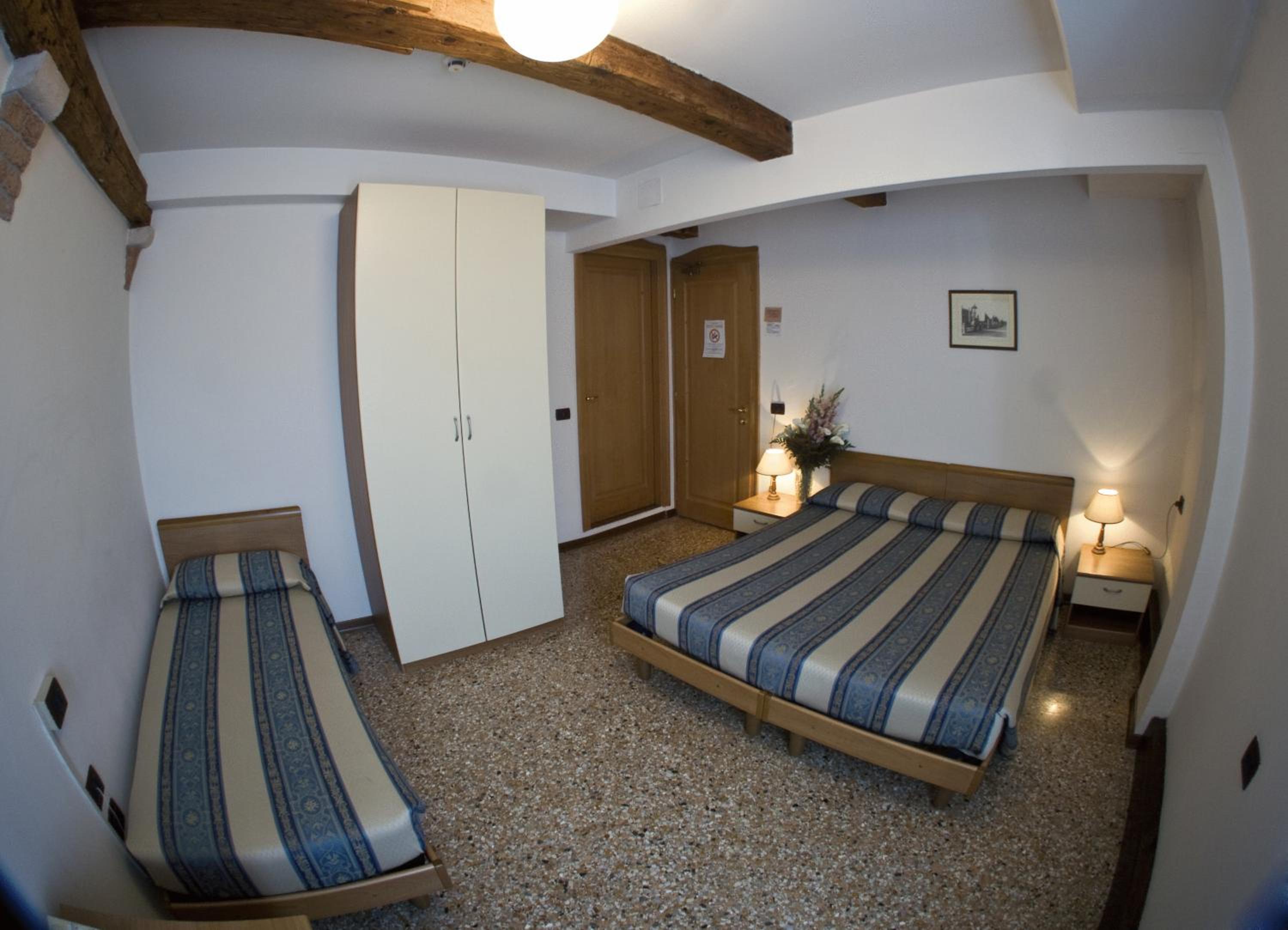 Triple Room with Shared Bathroom photo 1