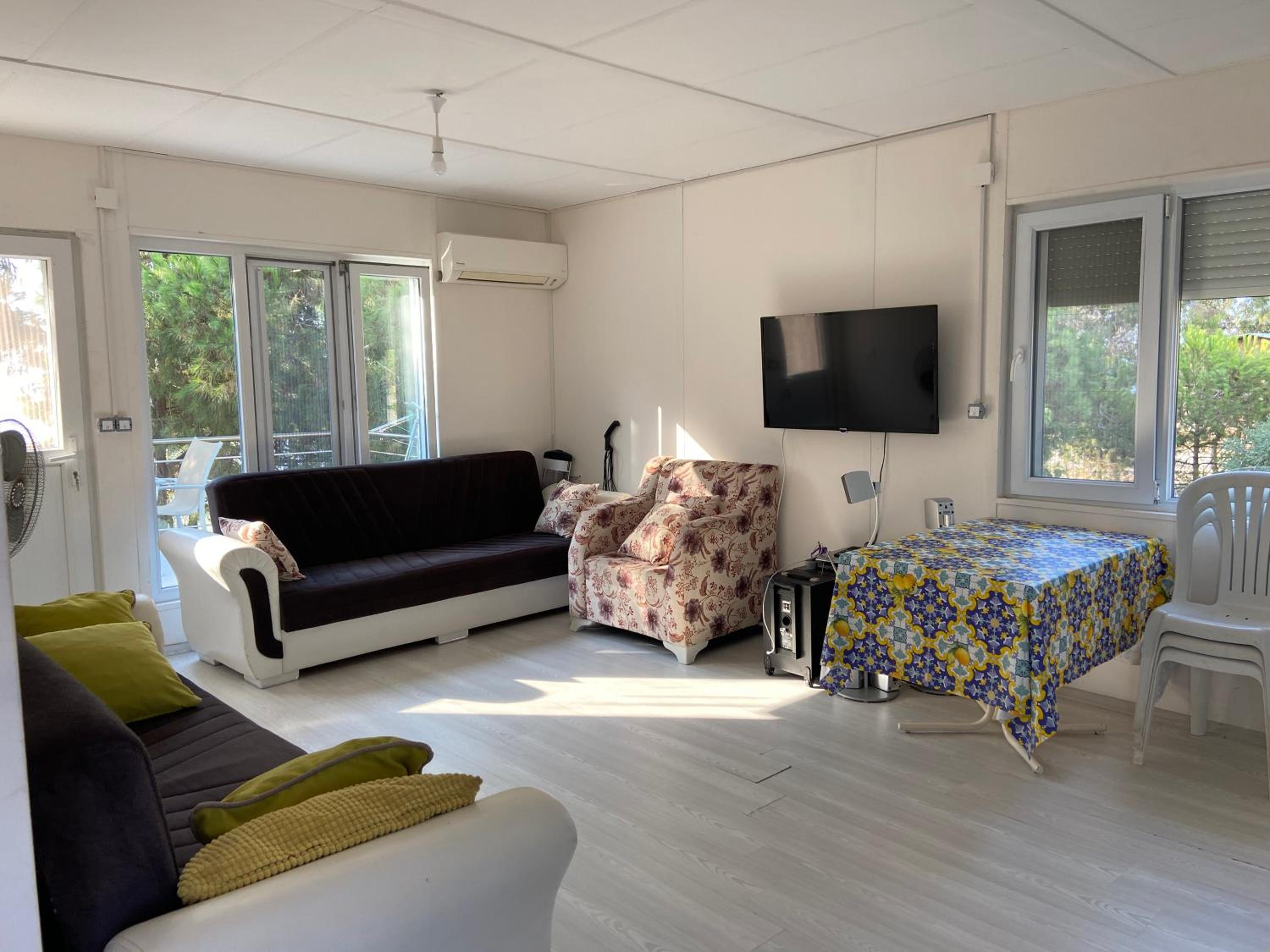 One-Bedroom House photo 1