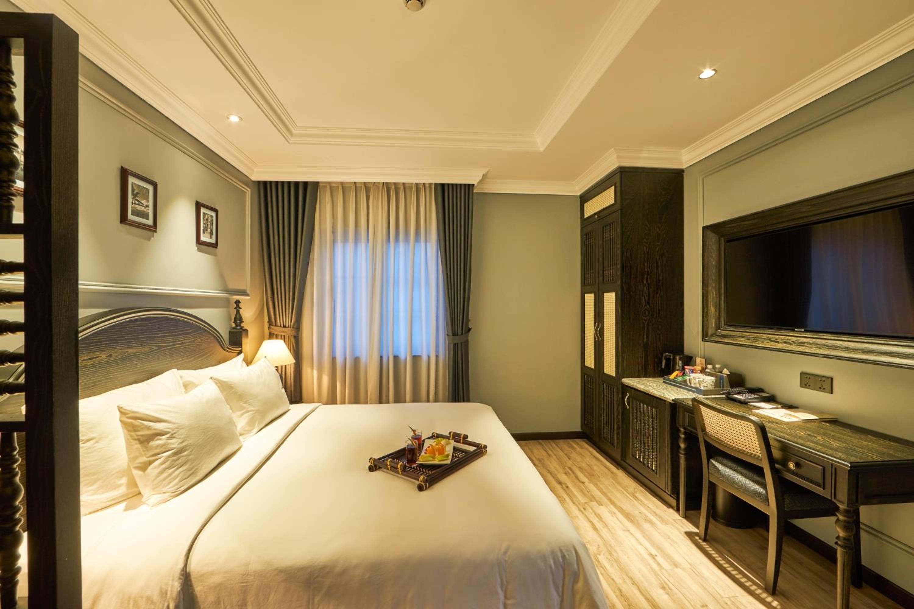 Superior King Room - Photo 3