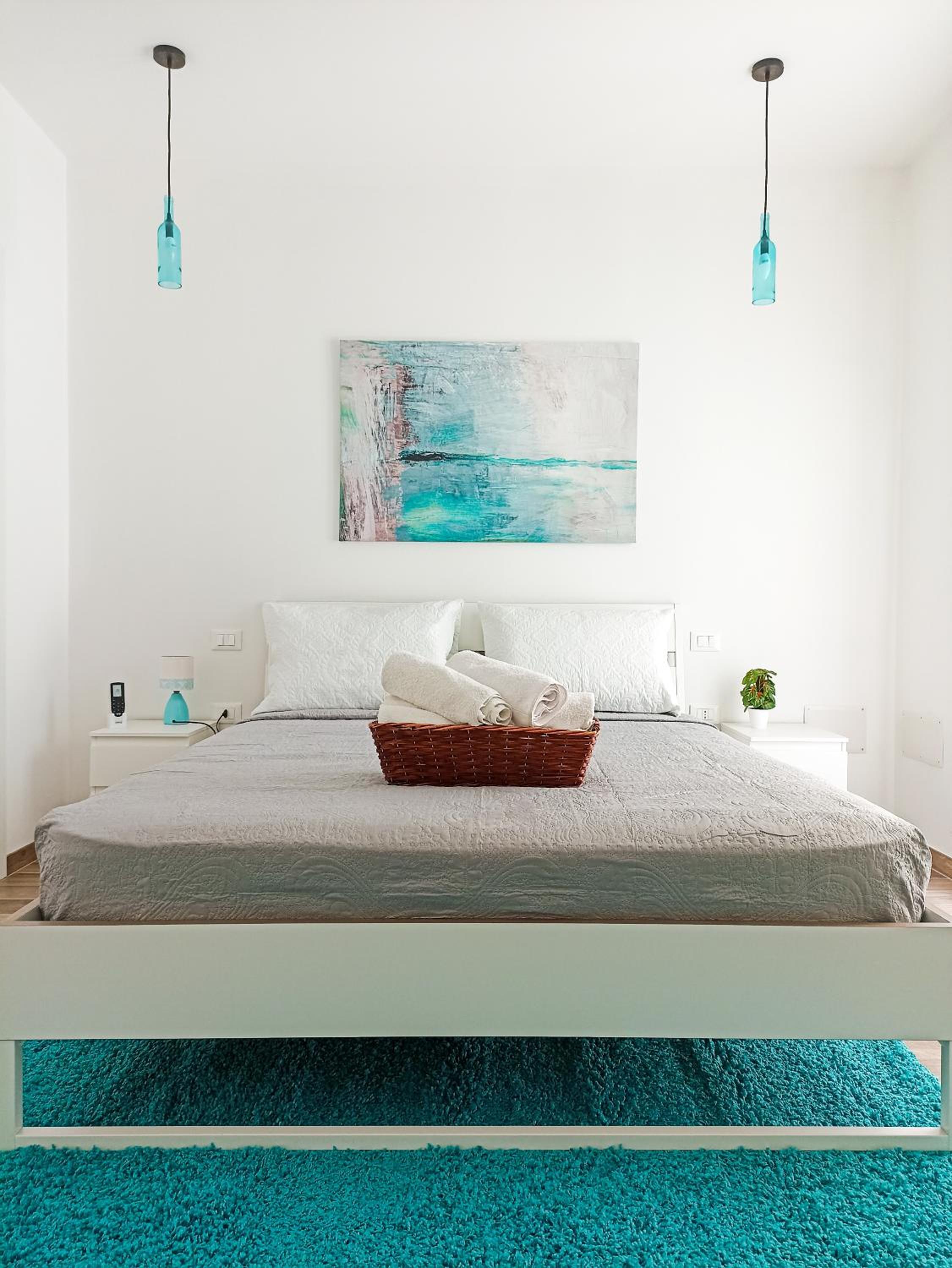 King Room with Balcony - Photo 8