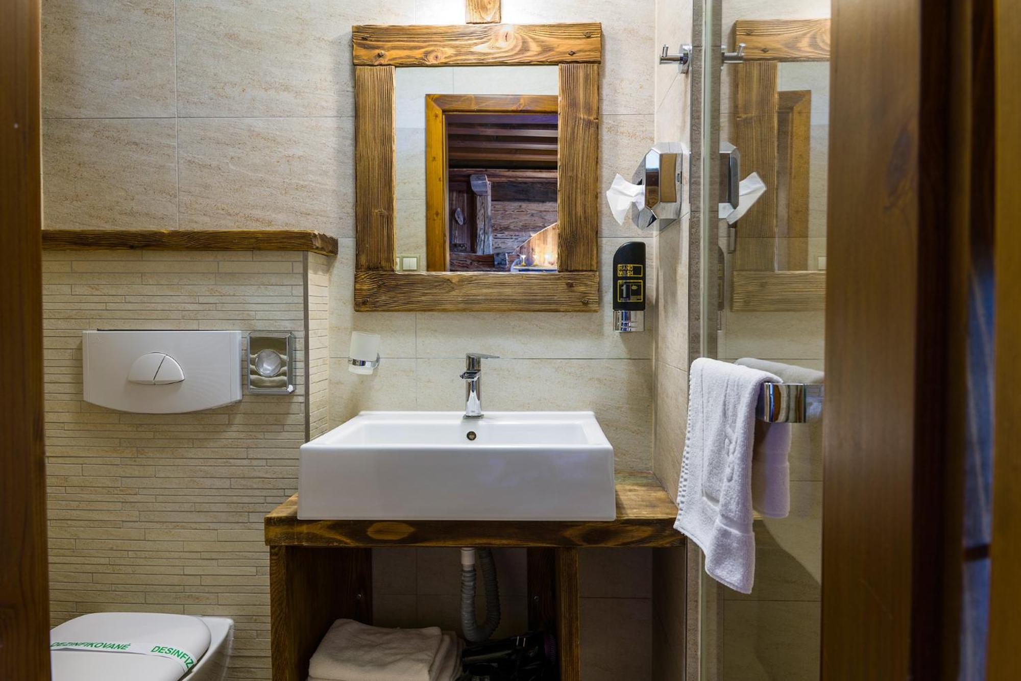 Double or Twin Room photo 3