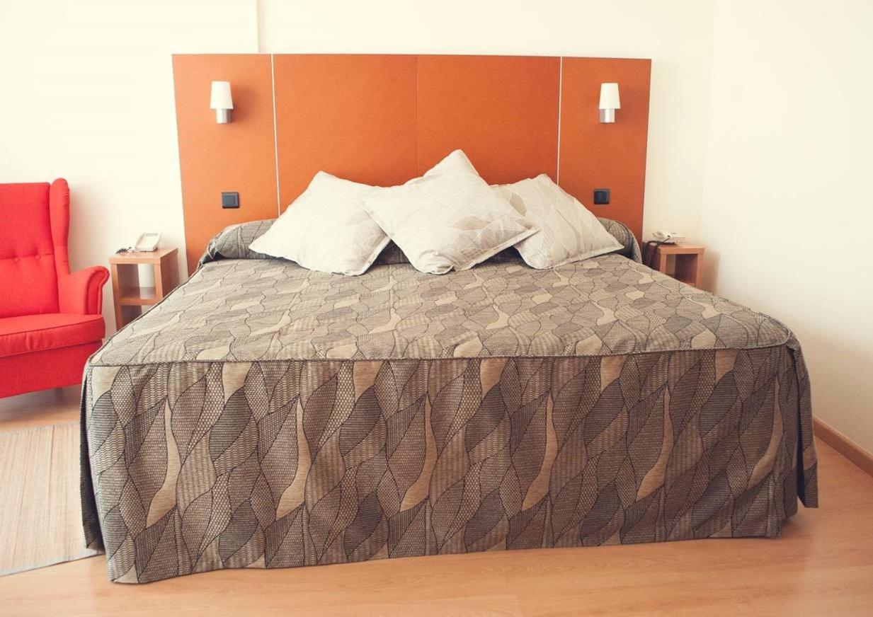 Deluxe King Room with City View photo 3
