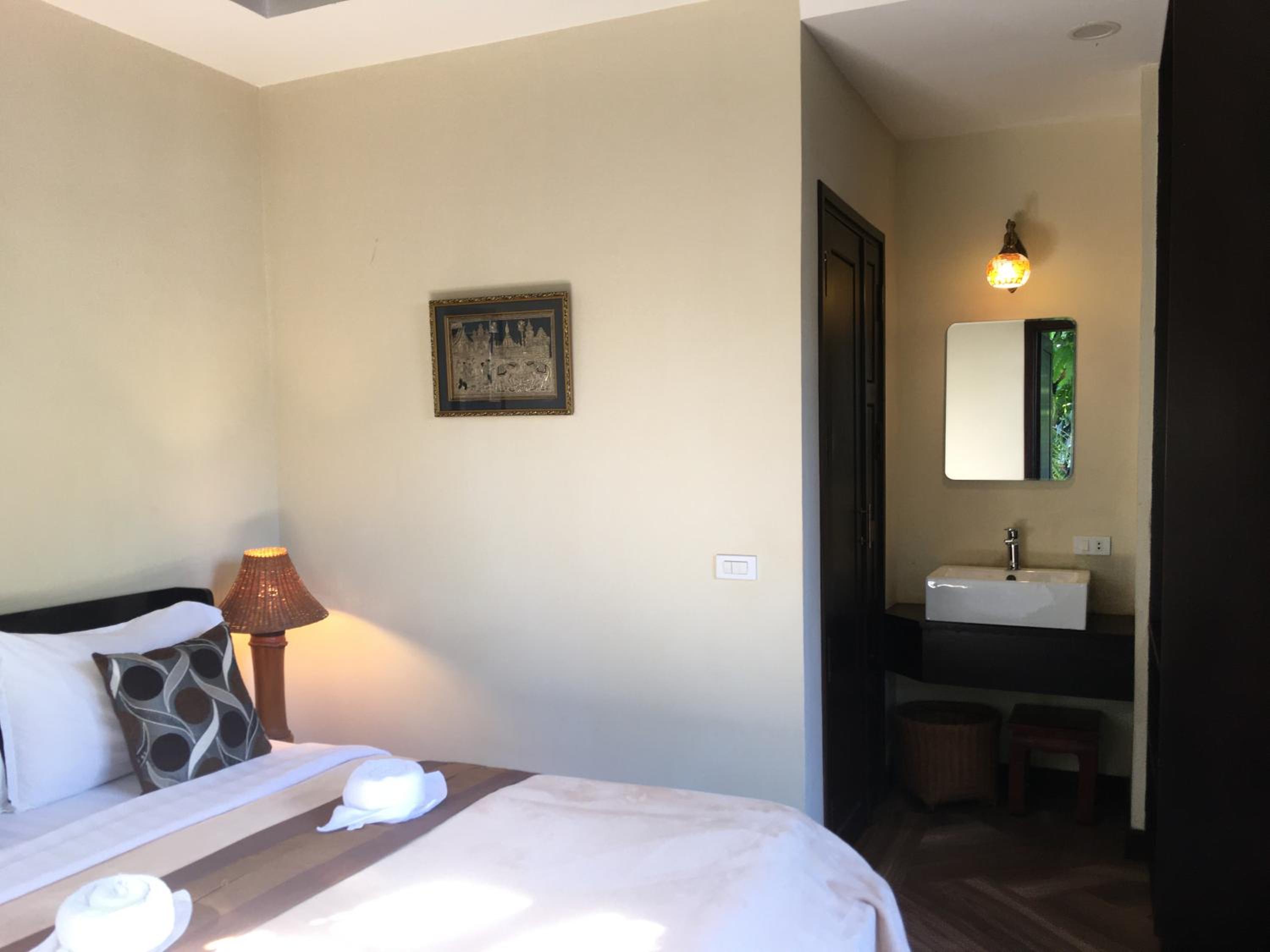 Double Room with Patio - Photo 5