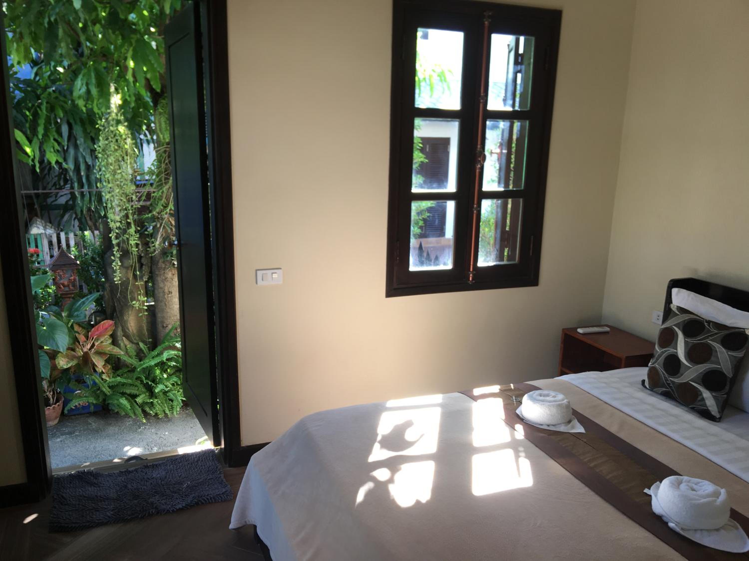 Double Room with Patio - Photo 6