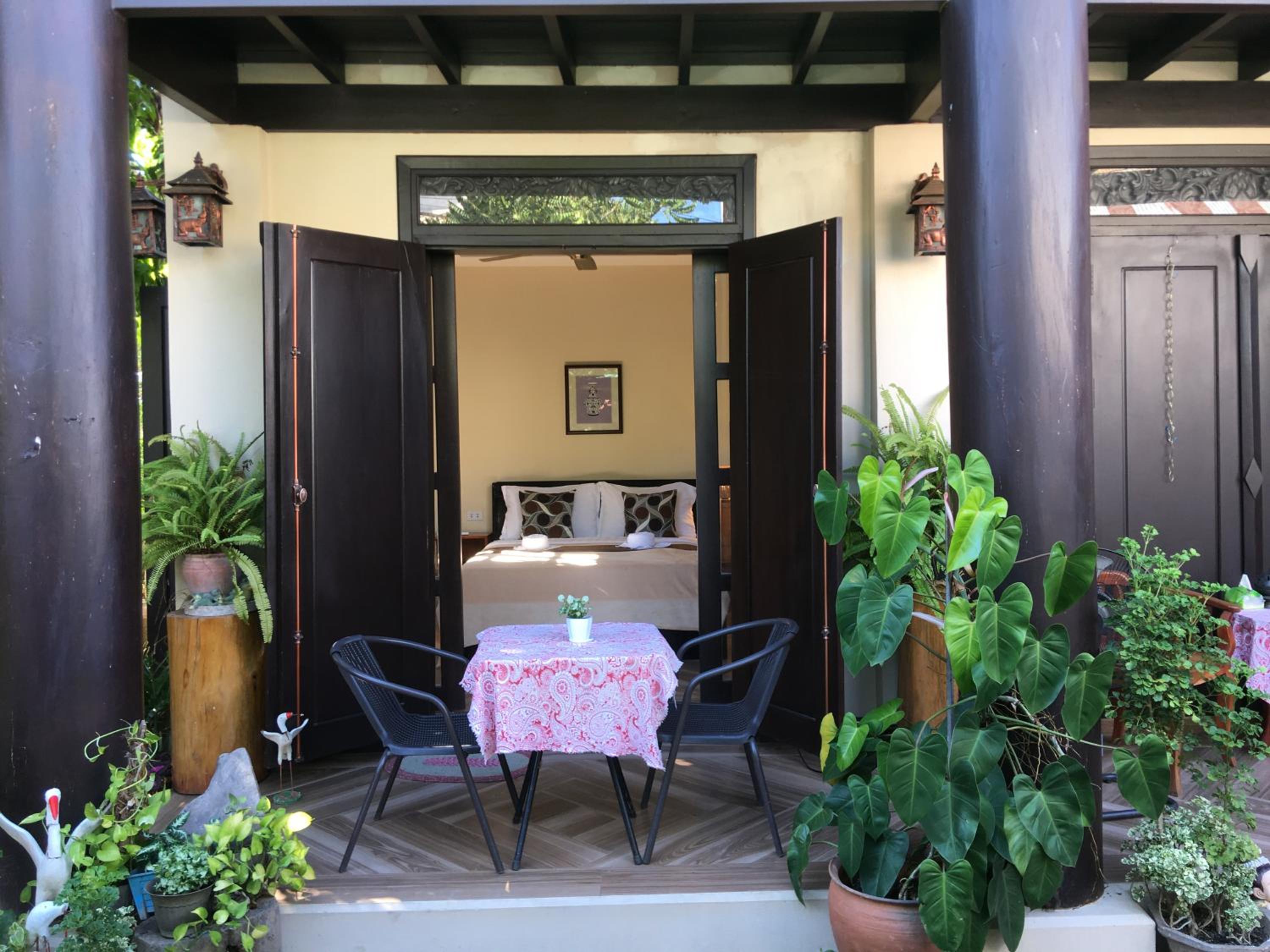 Double Room with Patio - Photo 8