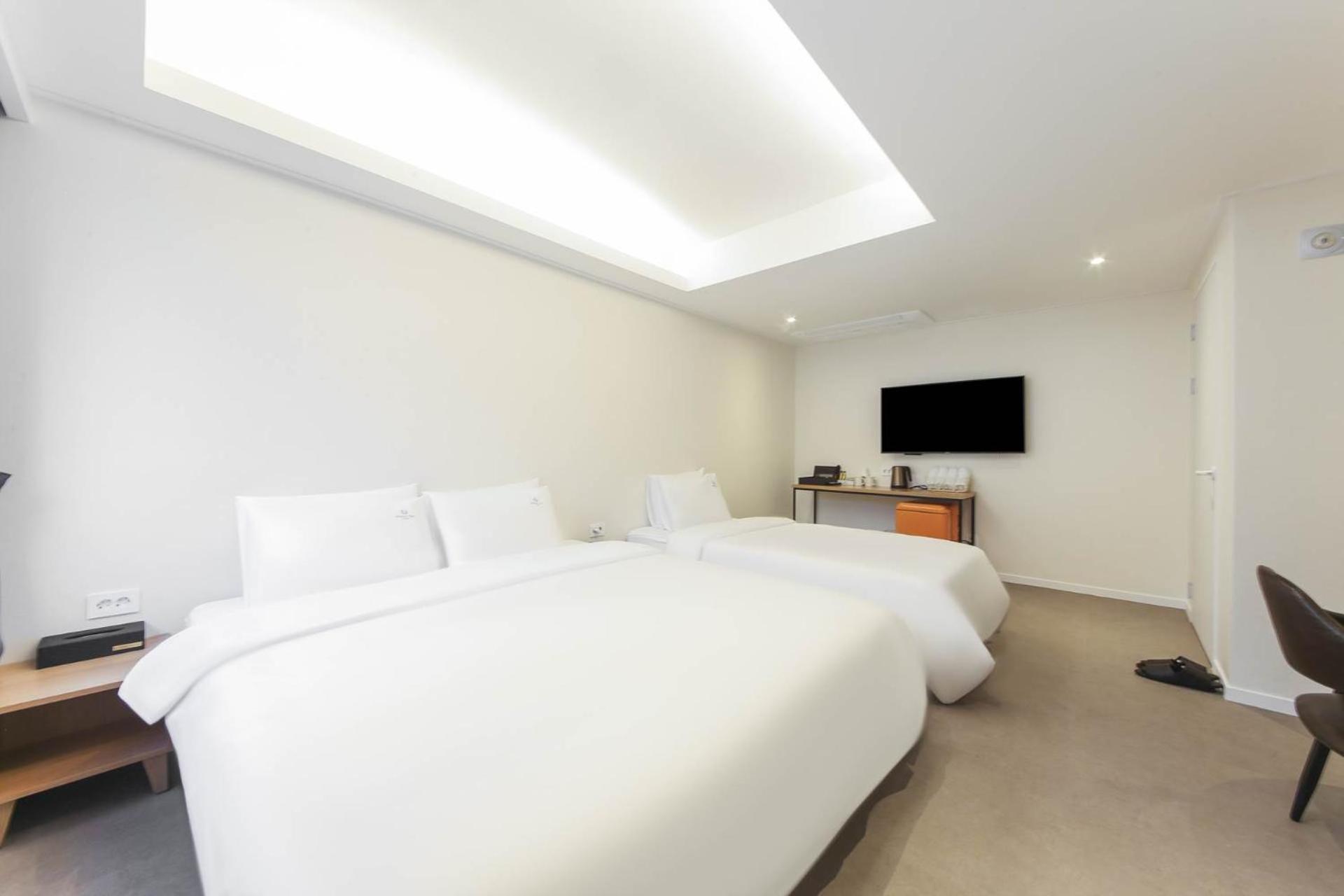 Deluxe Twin Room - Photo 1