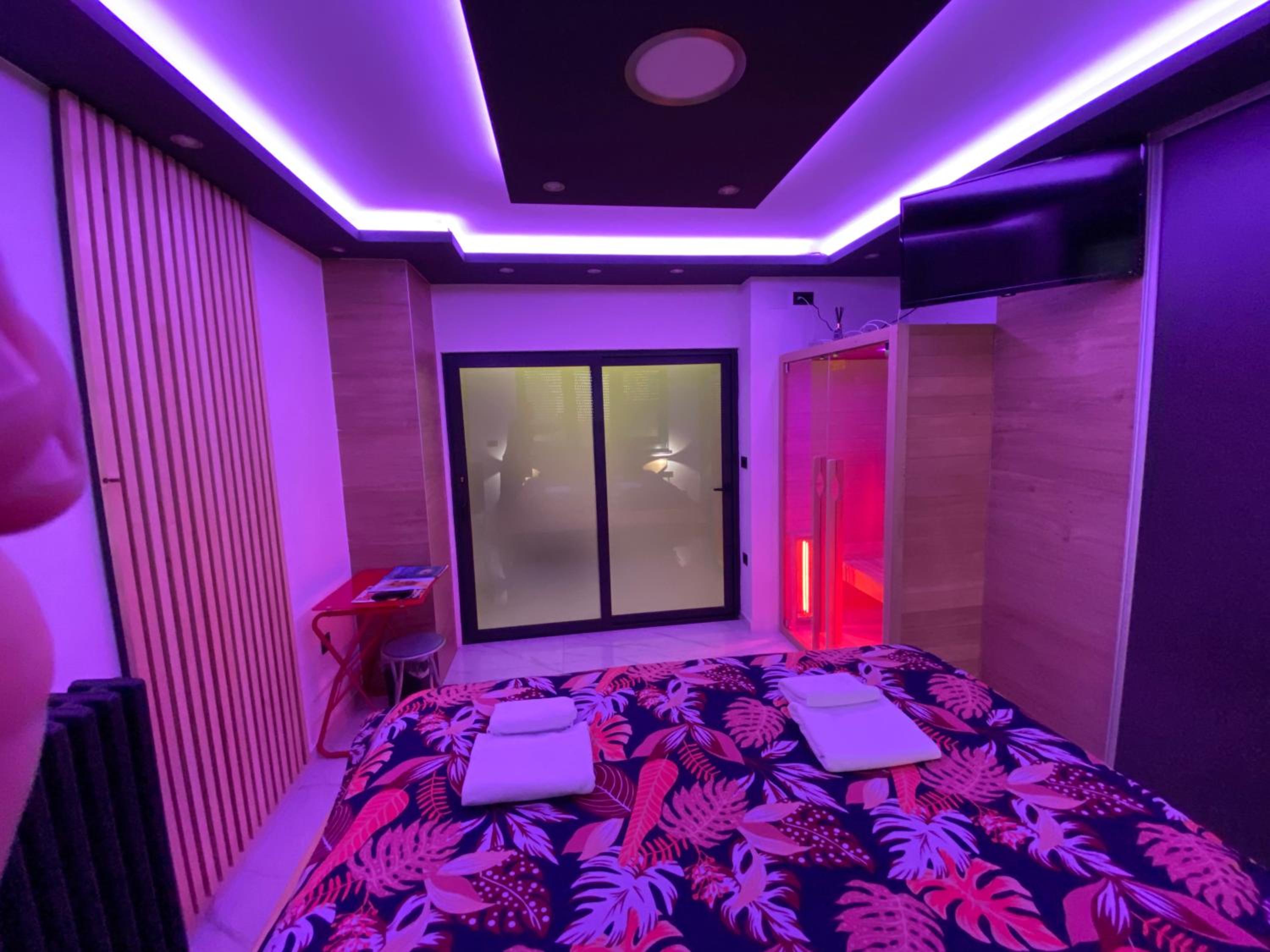 One-Bedroom Apartment - Photo 1