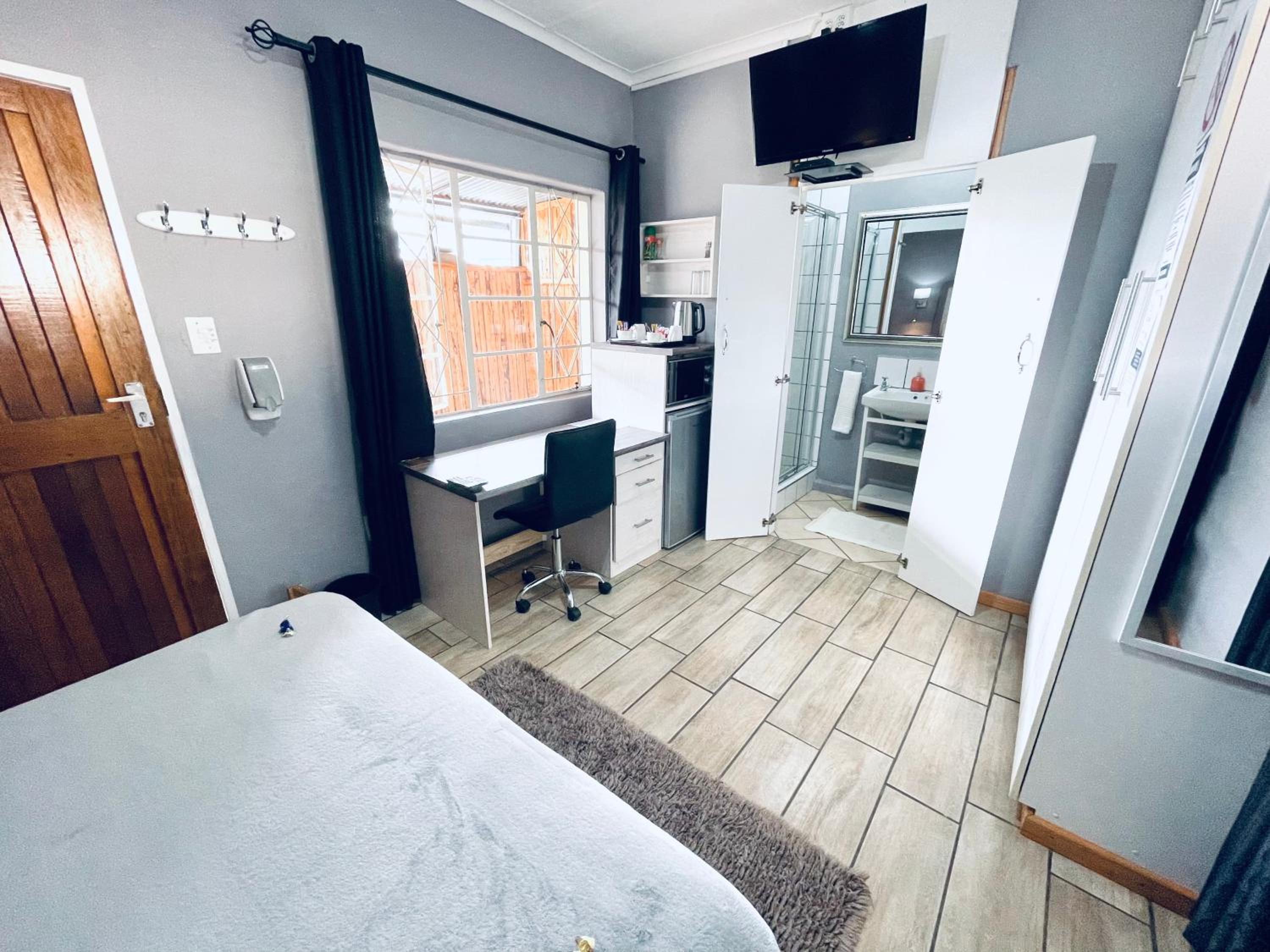  Double Room - Photo 11