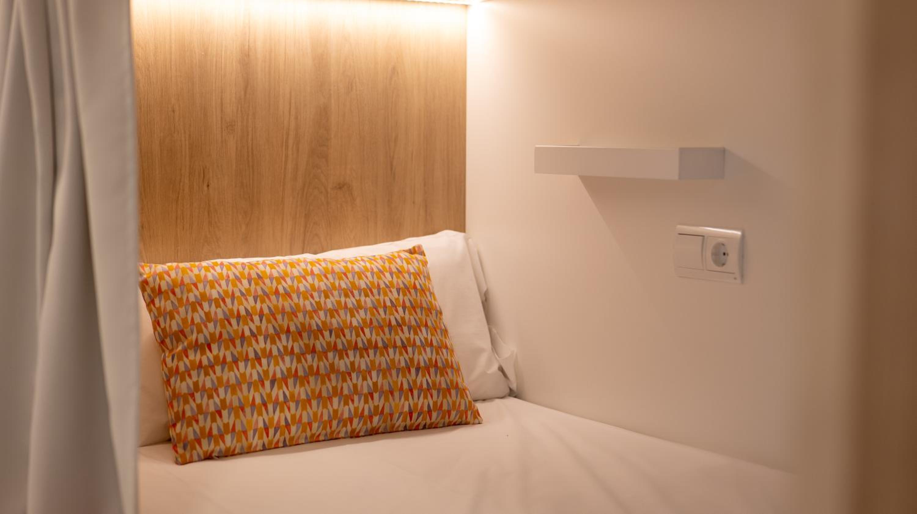 Cama en Habitación Compartida Mixta de 6 Camas