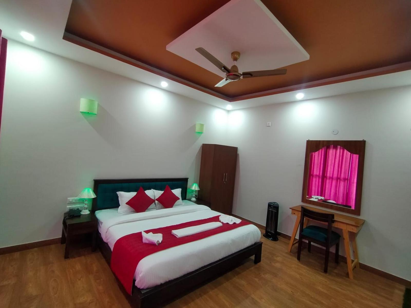 Deluxe Double Room (2 Adults + 1 Child) photo 2
