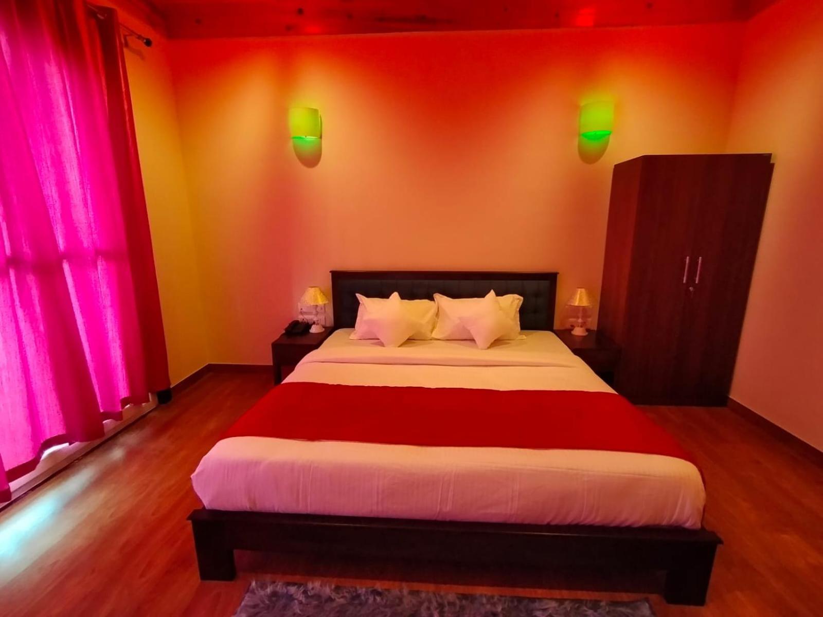 Deluxe Double Room (2 Adults + 1 Child)