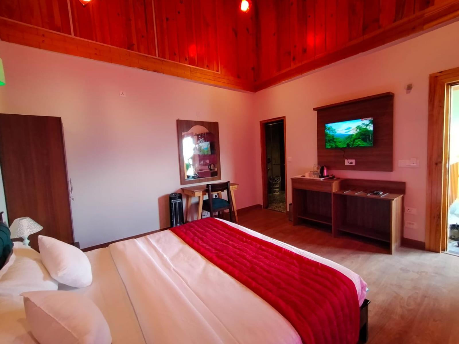 Superior King Room photo 2
