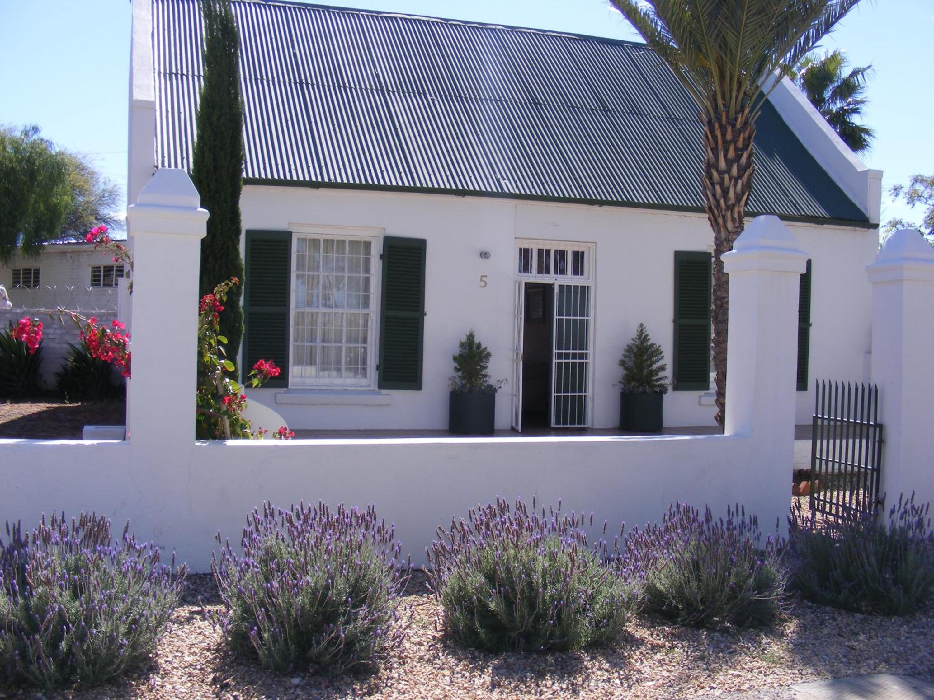 Two-Bedroom Cottage - Photo 4