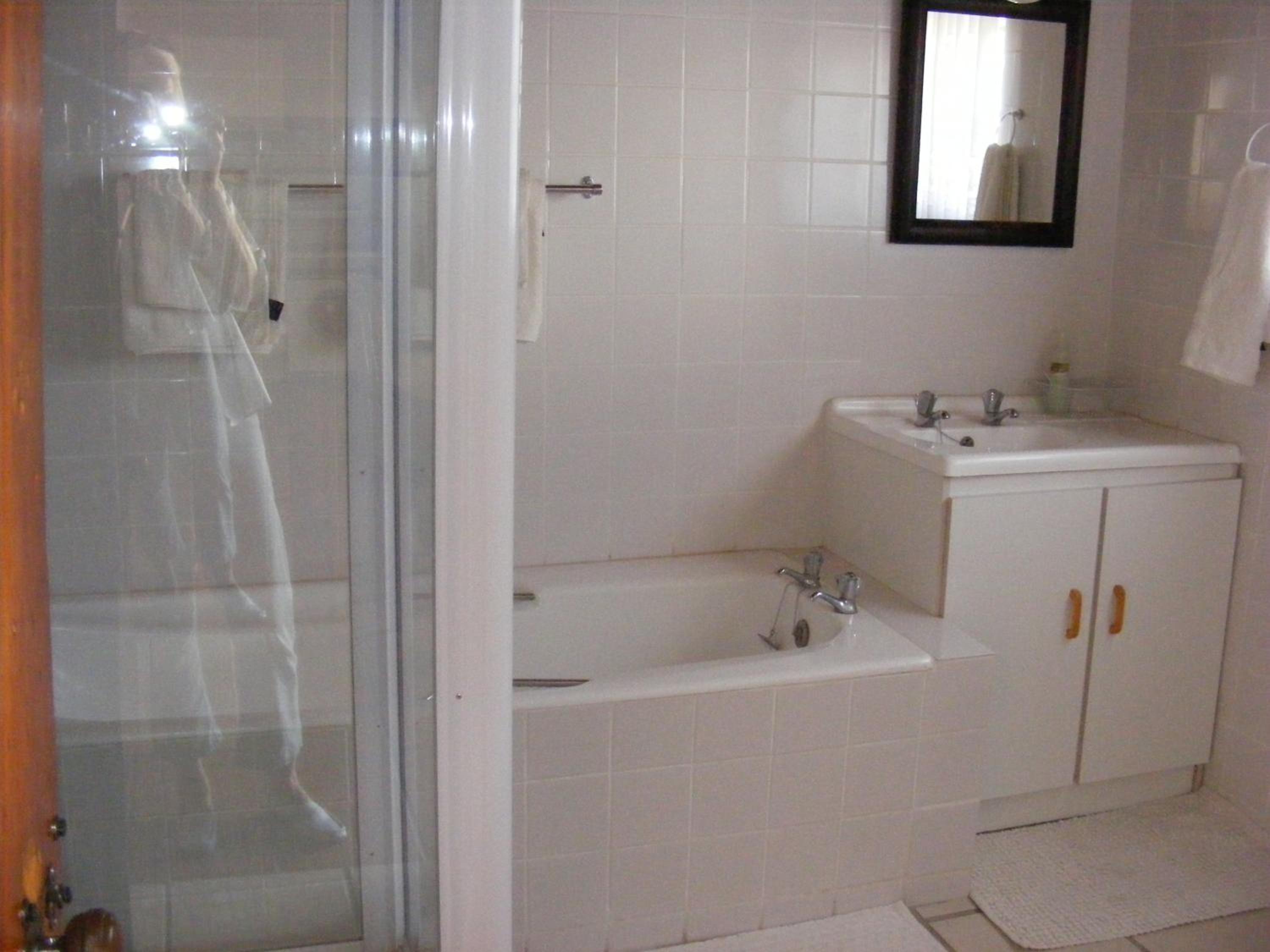 Two-Bedroom Cottage - Photo 2