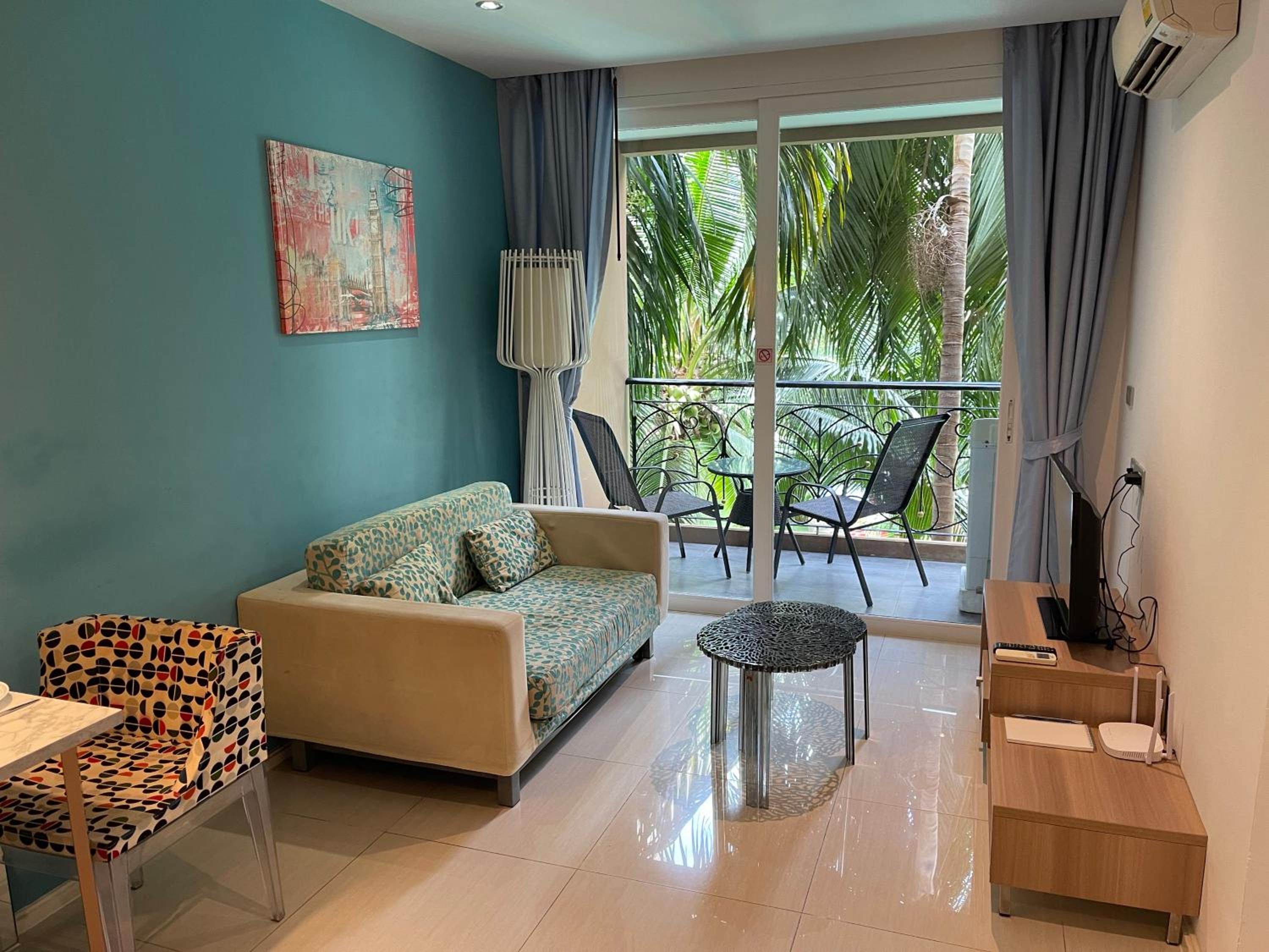One-Bedroom Apartment with Balcony photo 1