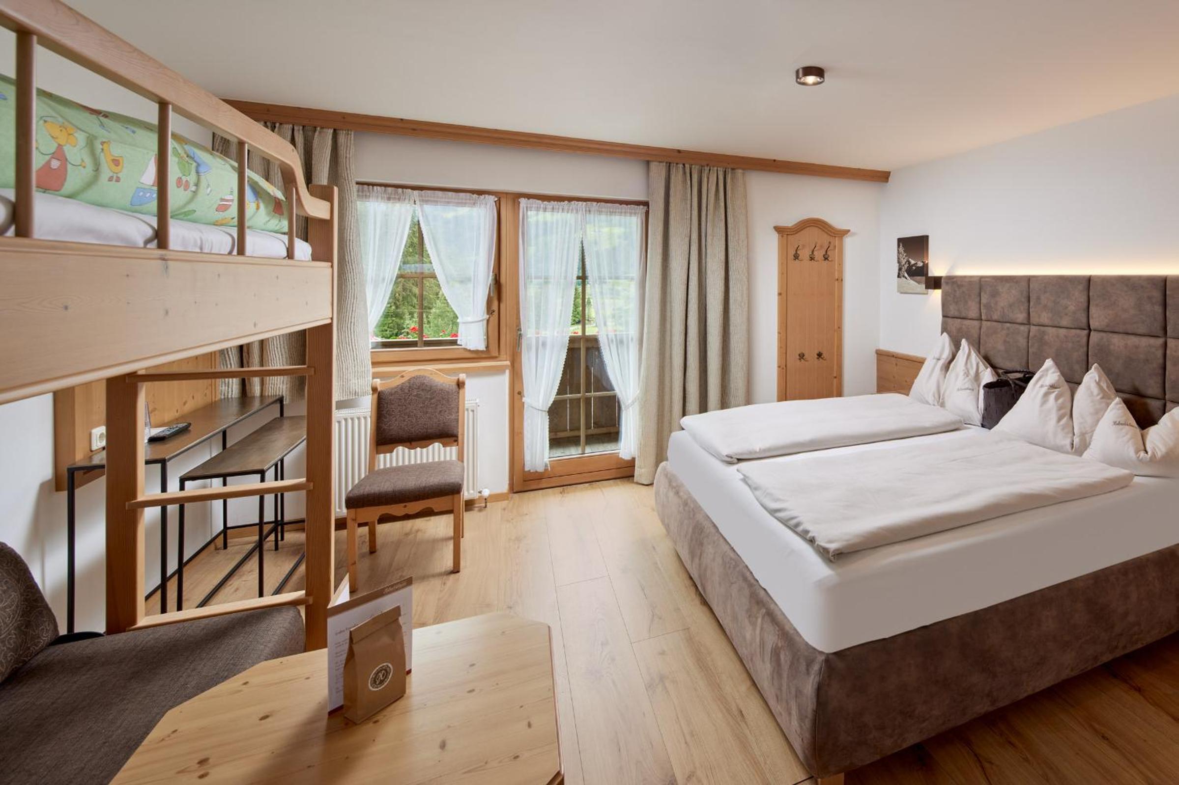 Family Room With Balcony (2 Adults + 2 Children)