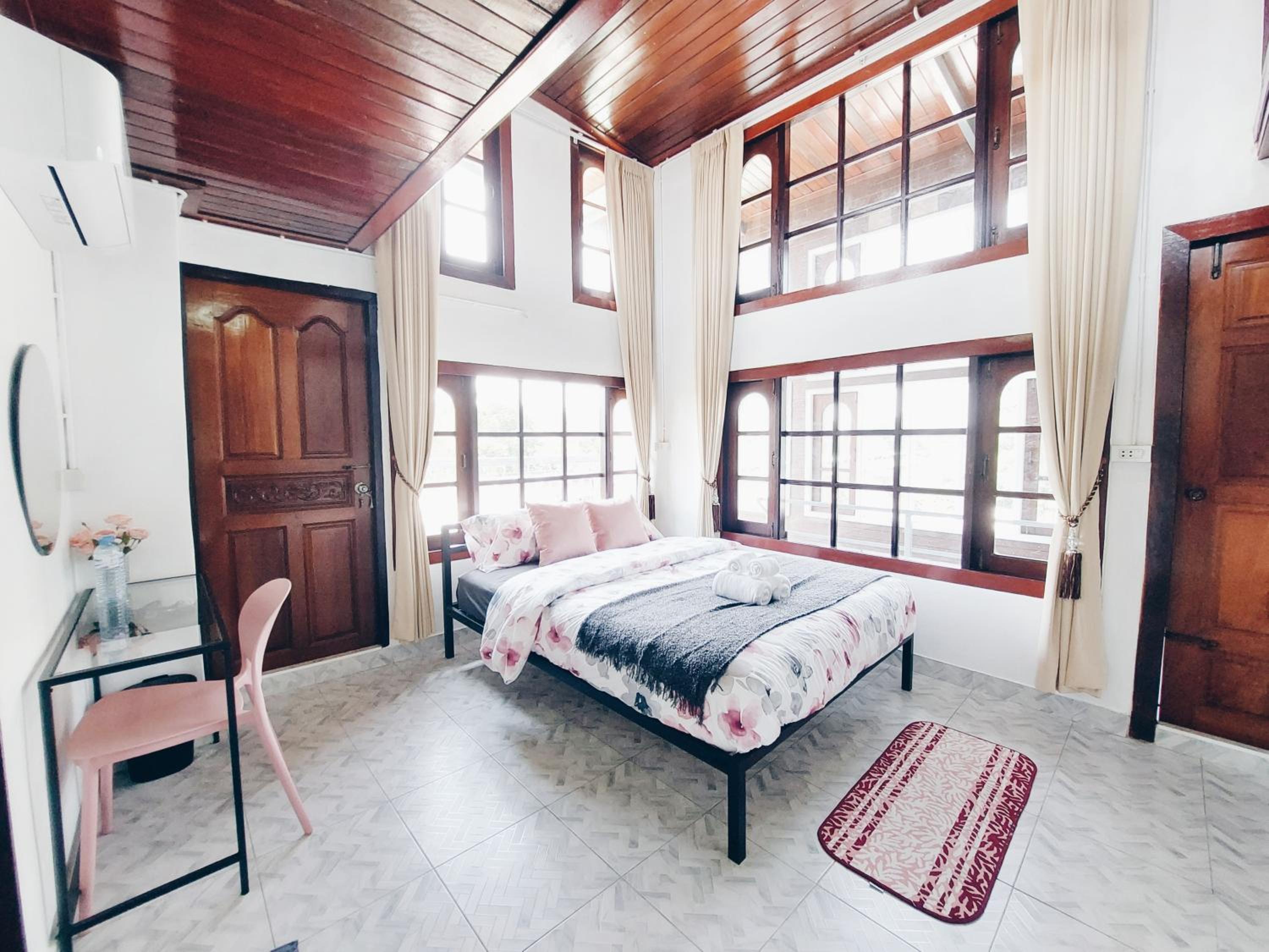 Duplex Quadruple Room - Photo 10