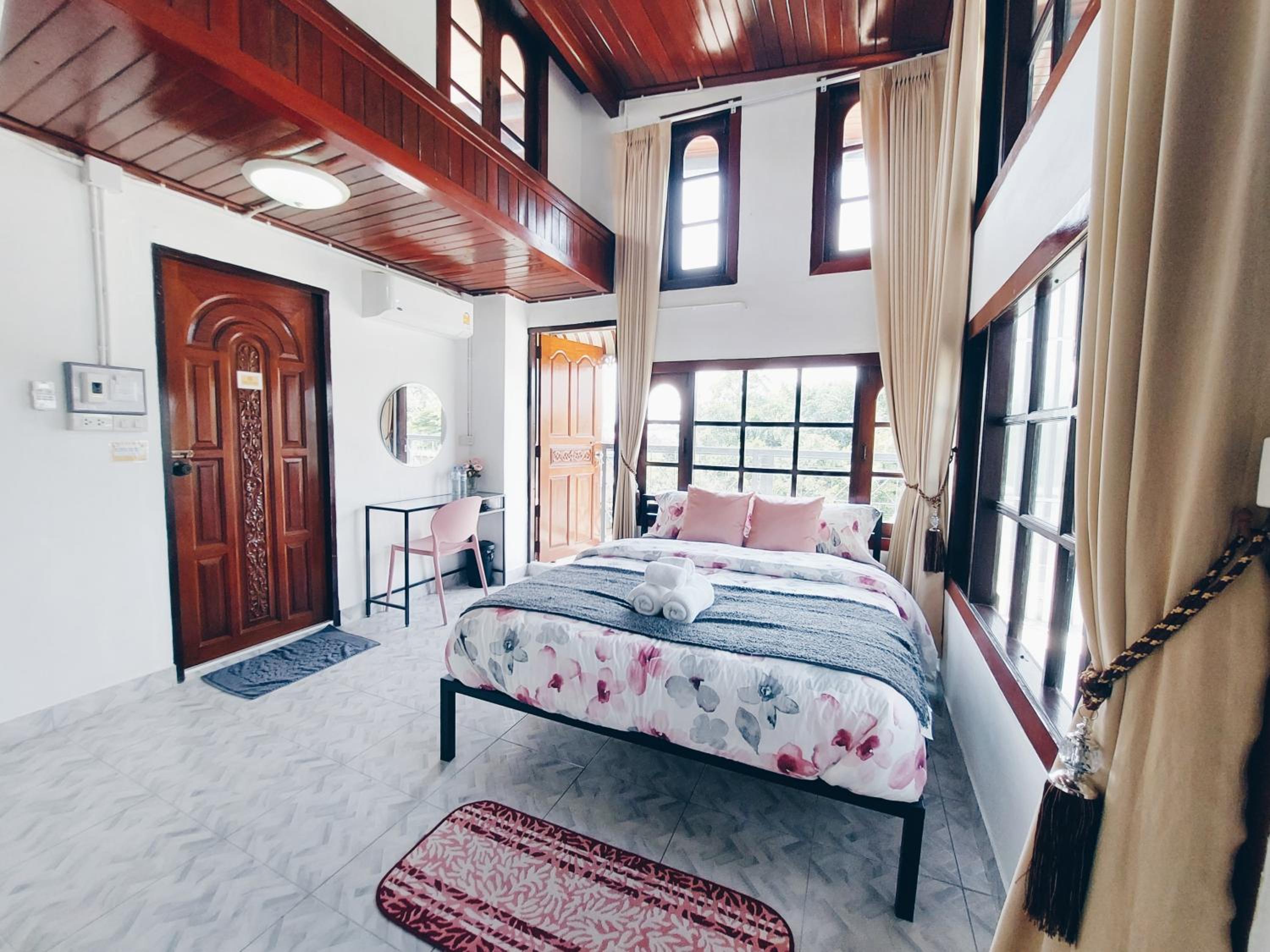 Duplex Quadruple Room - Photo 7