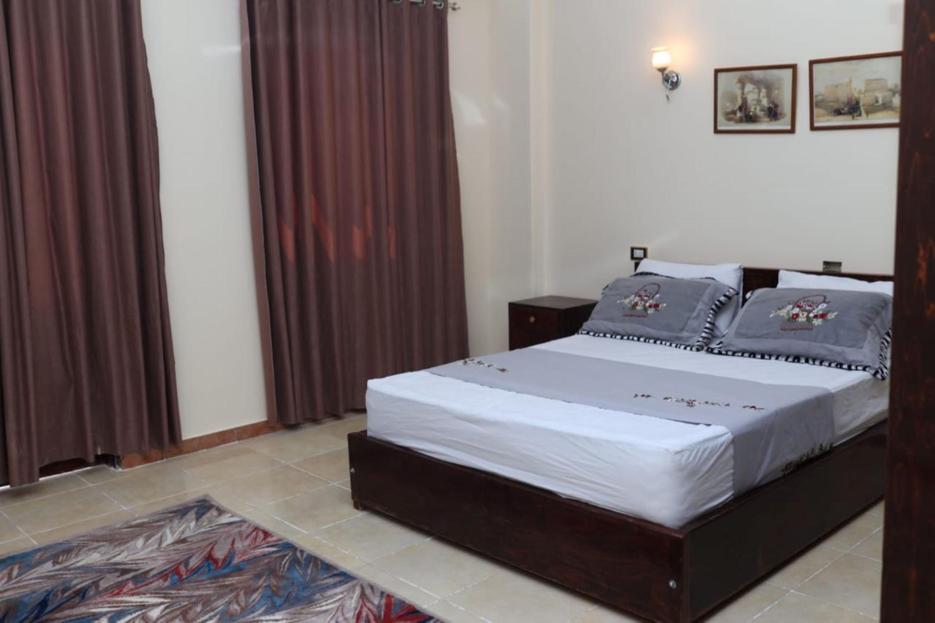 One-Bedroom Apartment - Photo 3
