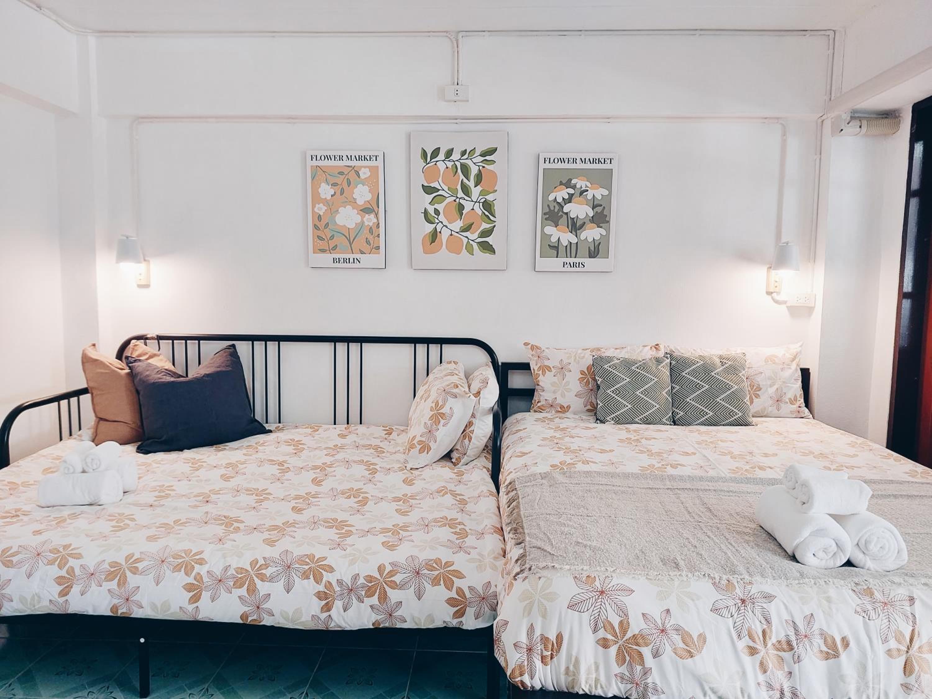 Deluxe Family Suite - Photo 9