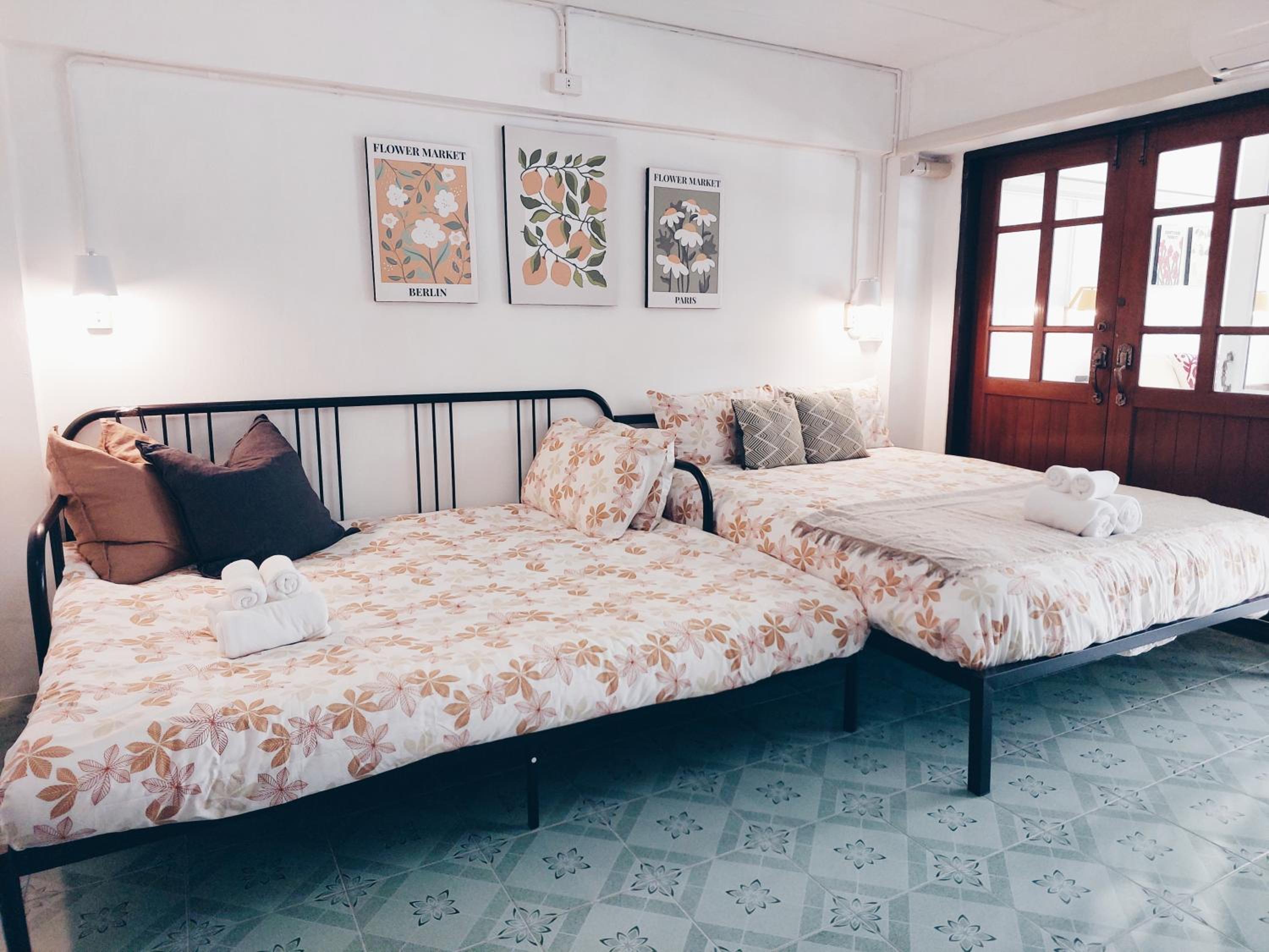Deluxe Family Suite - Photo 4