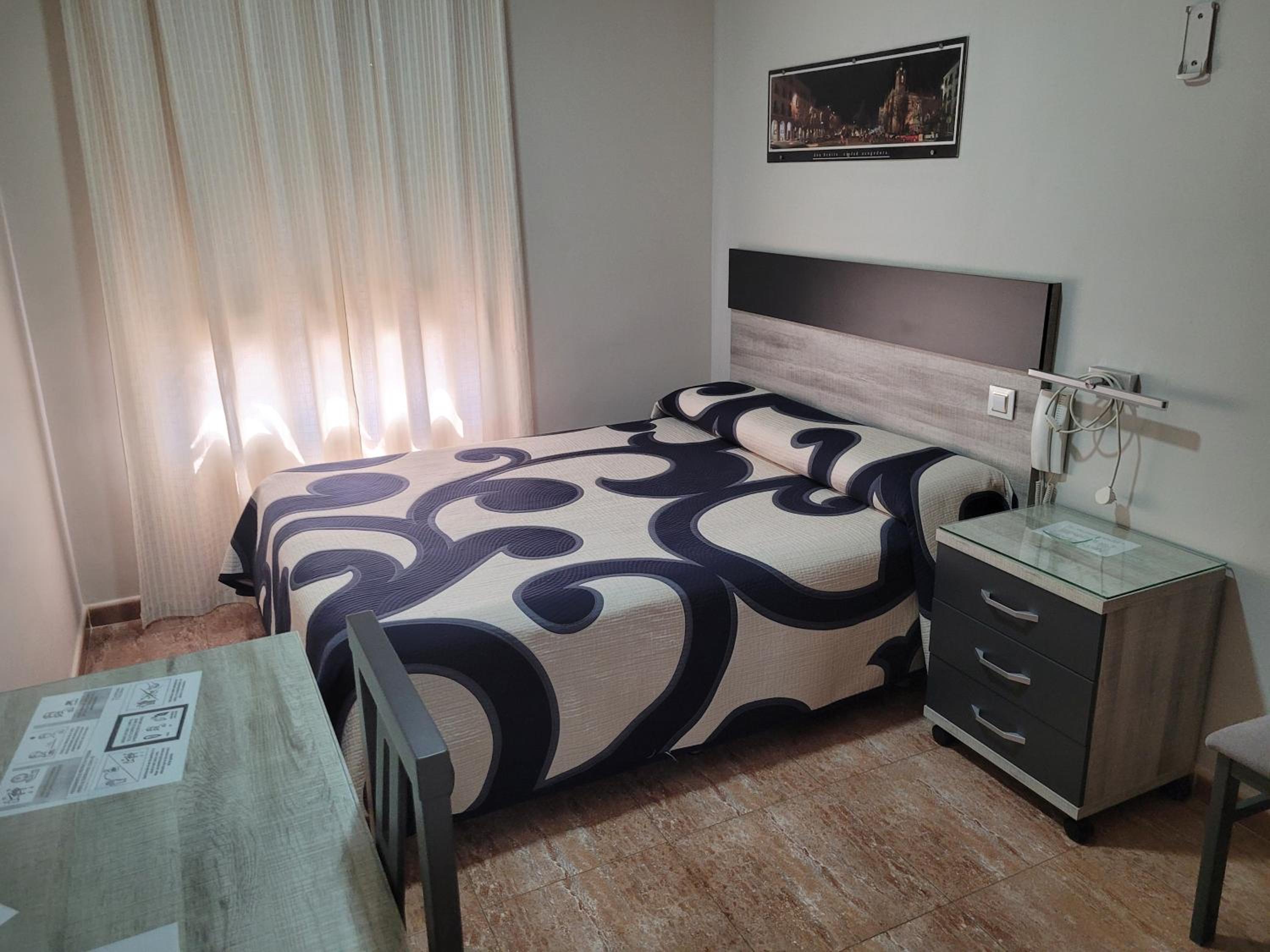 Queen Room photo 2