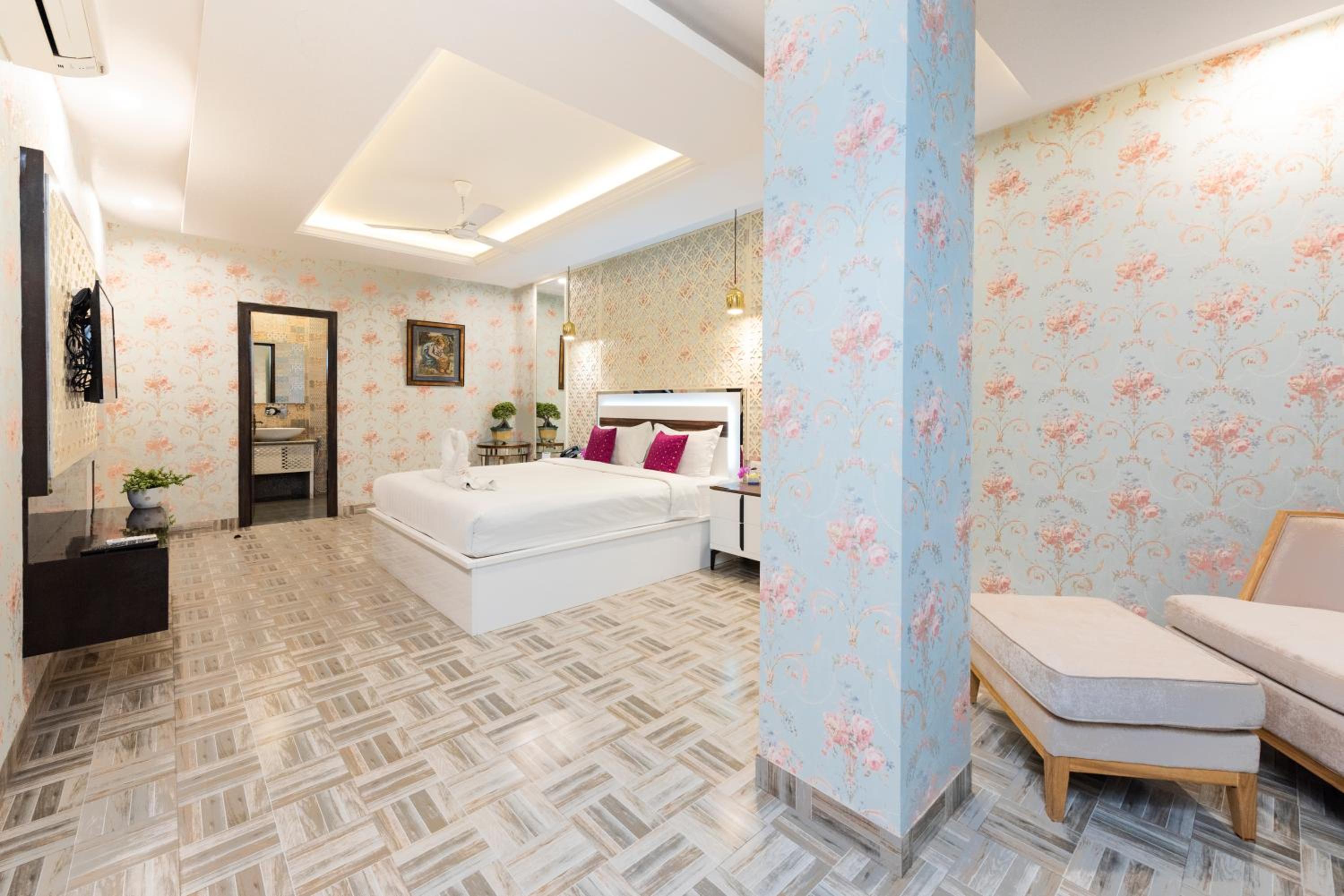 Suite - Photo 6