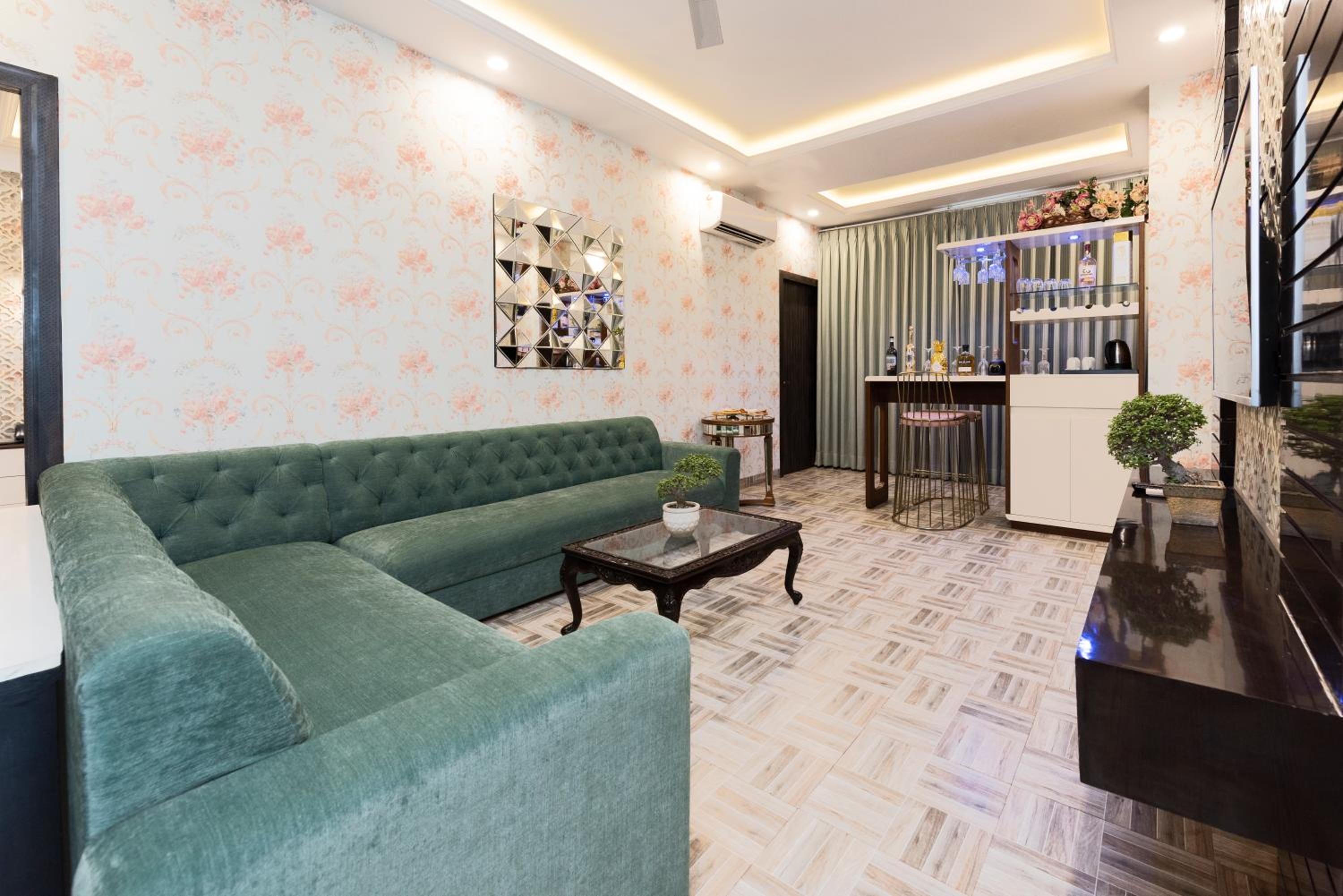 Suite - Photo 5