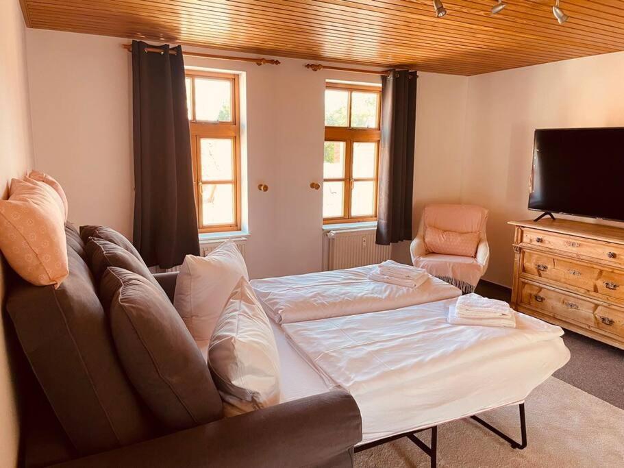 One-Bedroom Apartment photo 1